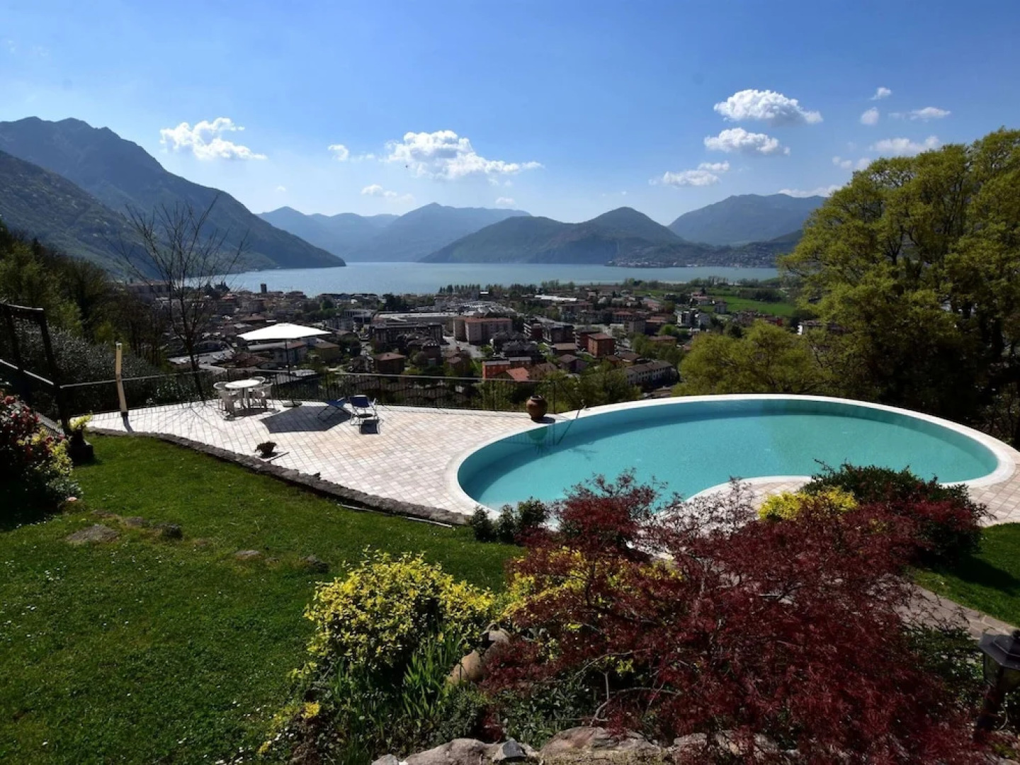 Flat by Lake Iseo With Mountain Views