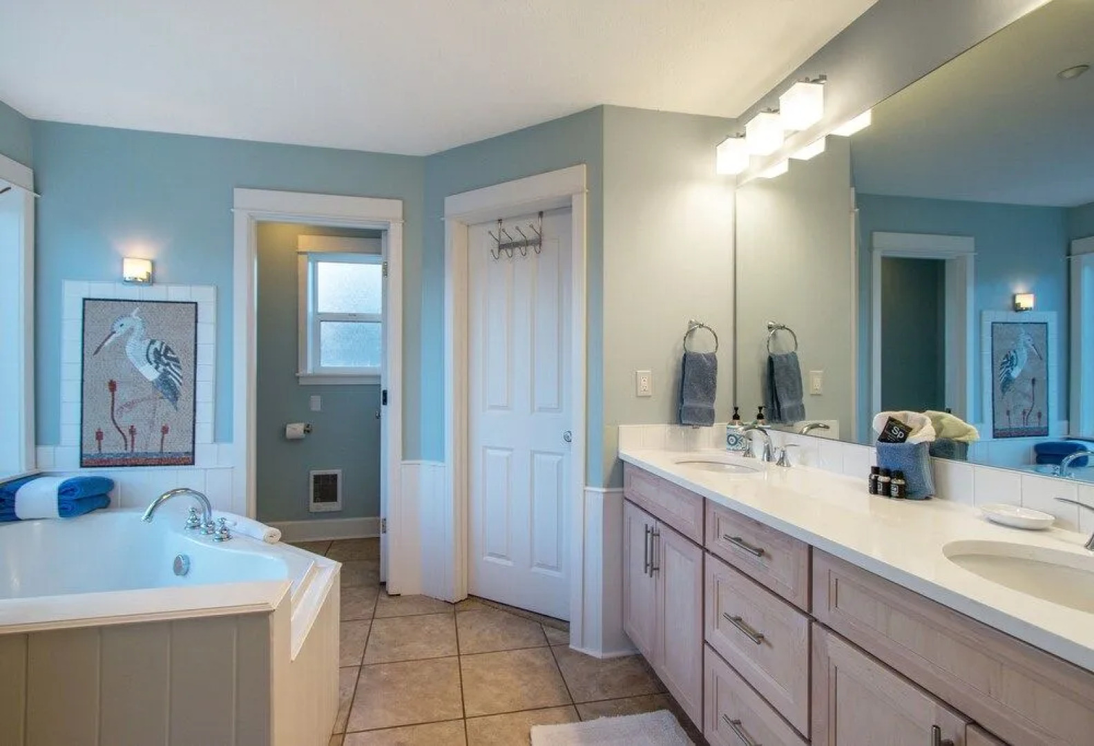 Hazel House 4 Bedroom Home by RedAwning