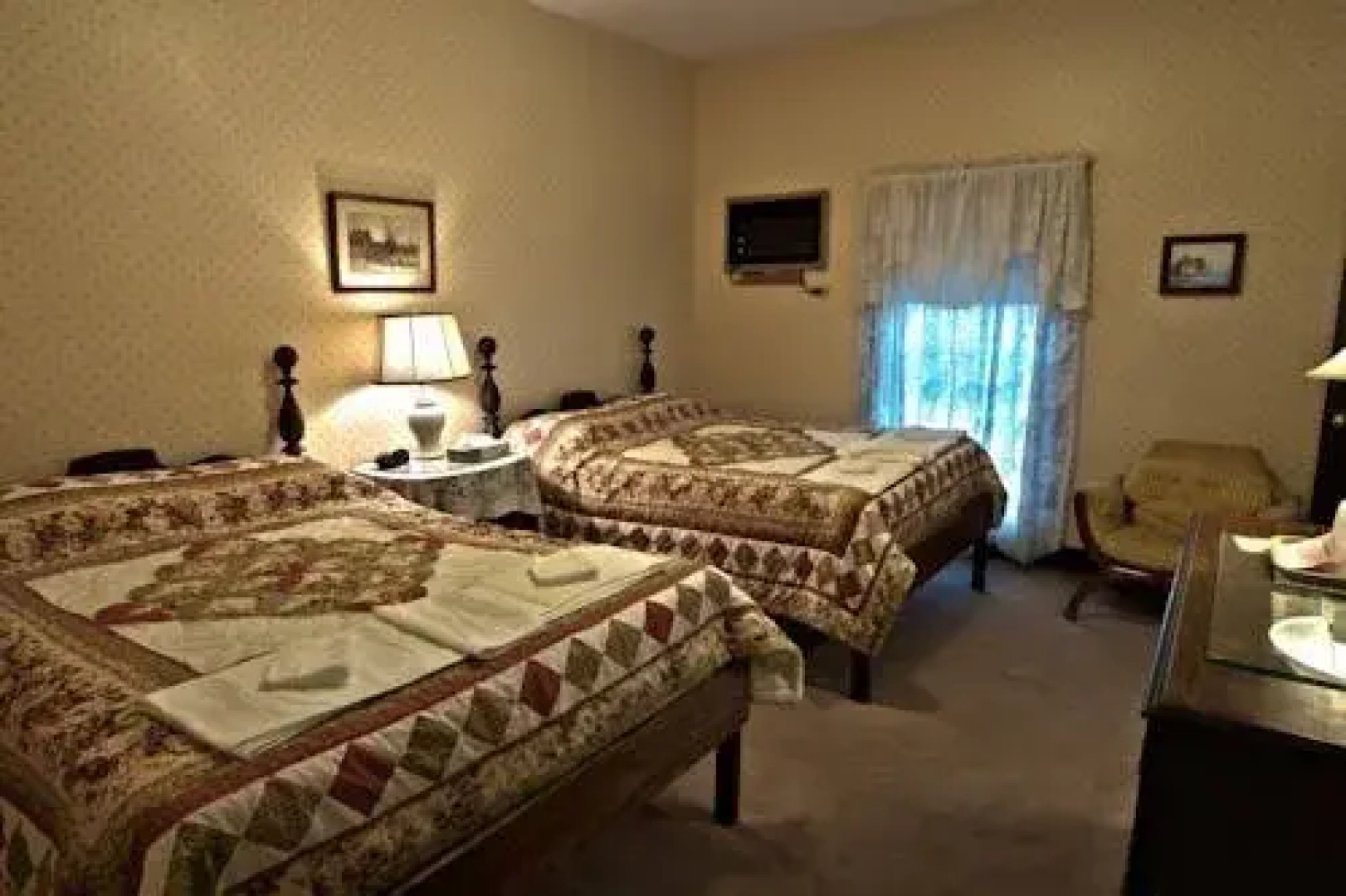 Riverside: The Inn at Cambridge Springs