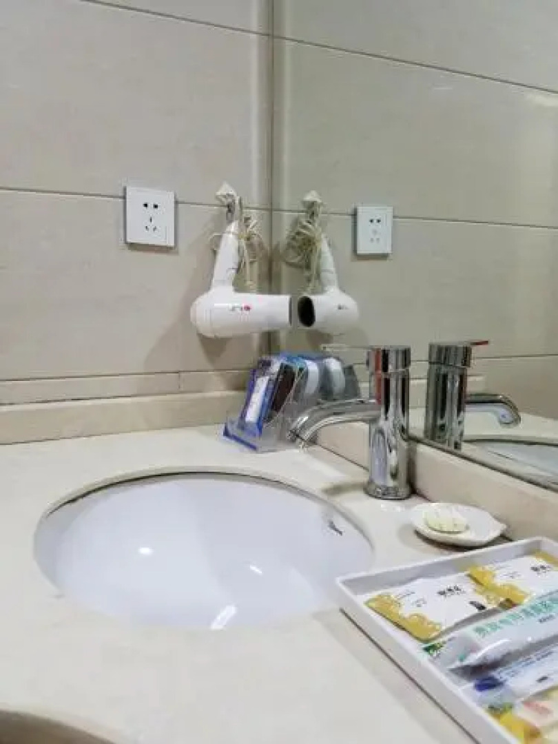 Yuehai Donglai Business Hotel