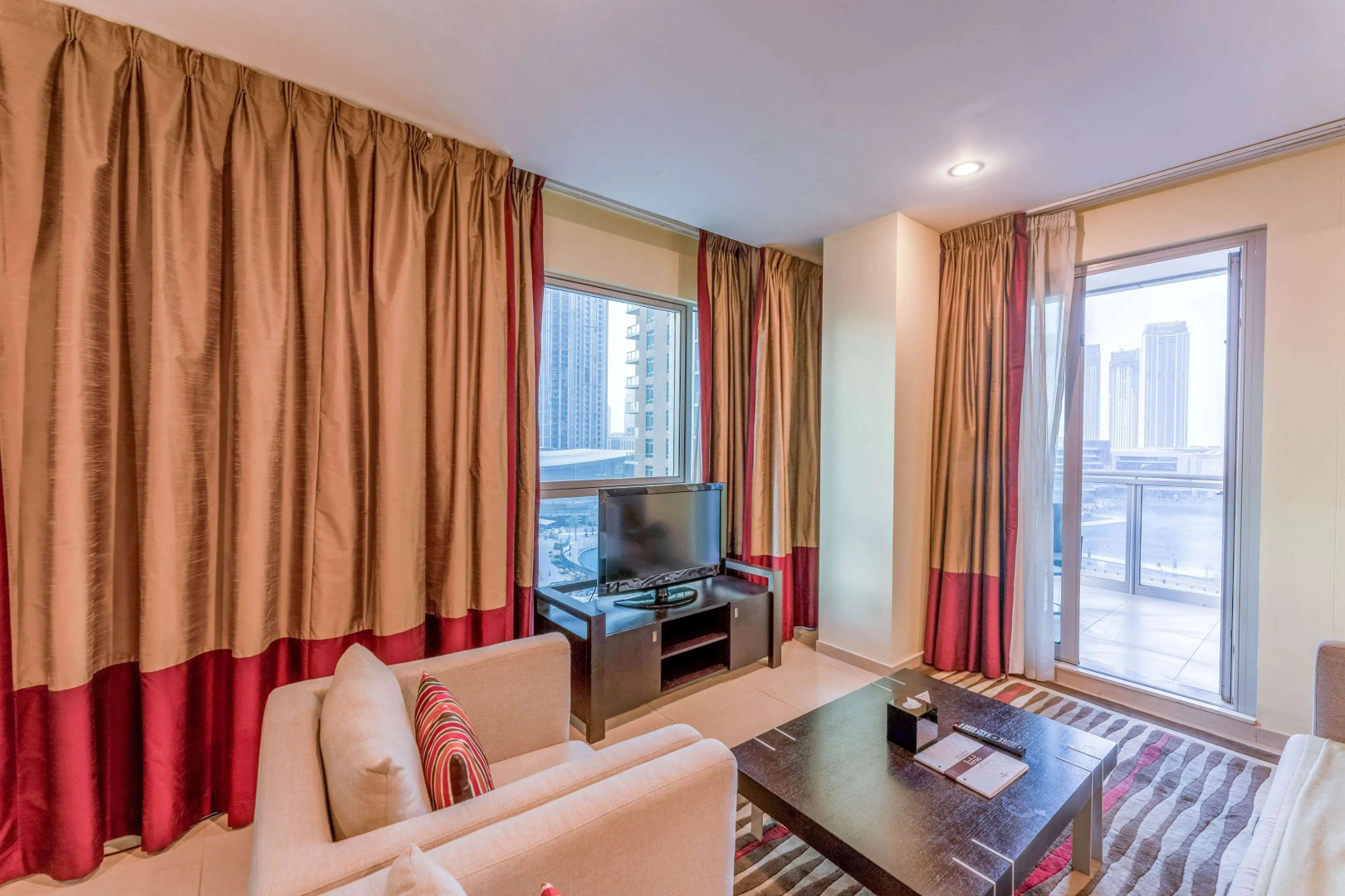 Отель Ramada by Wyndham Downtown Dubai