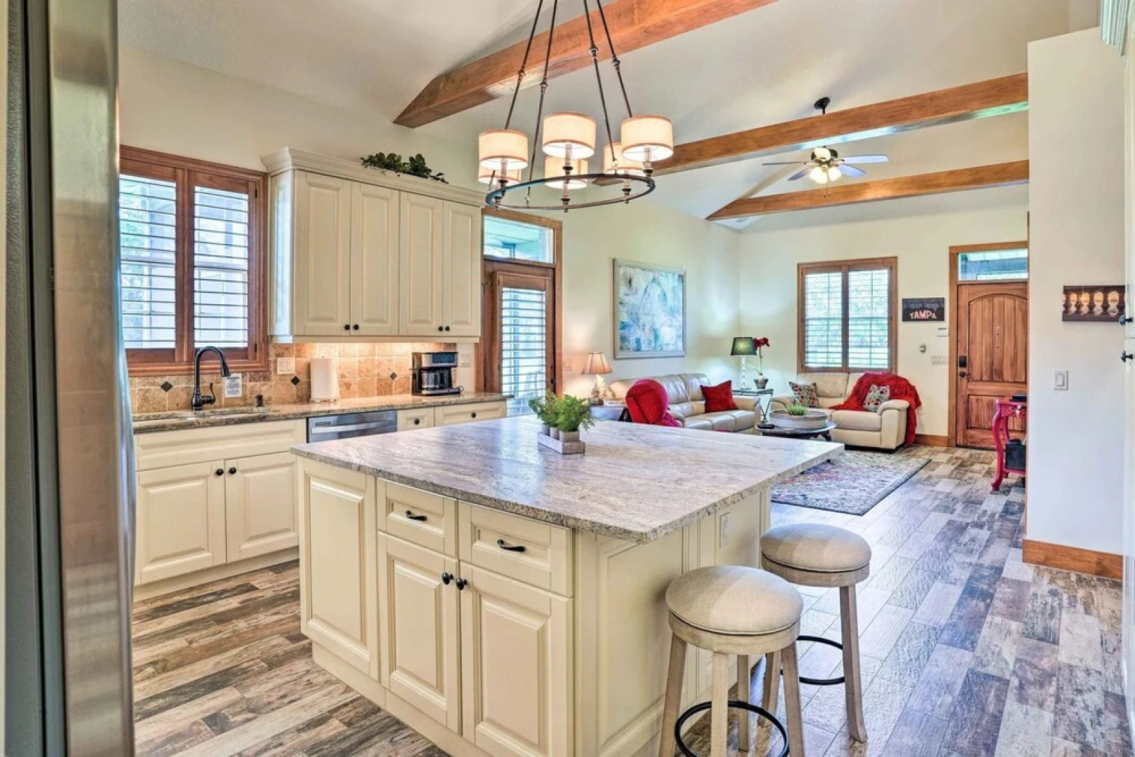 Cozy Valrico Home w/ Grill ~ 14 Mi to Tampa!