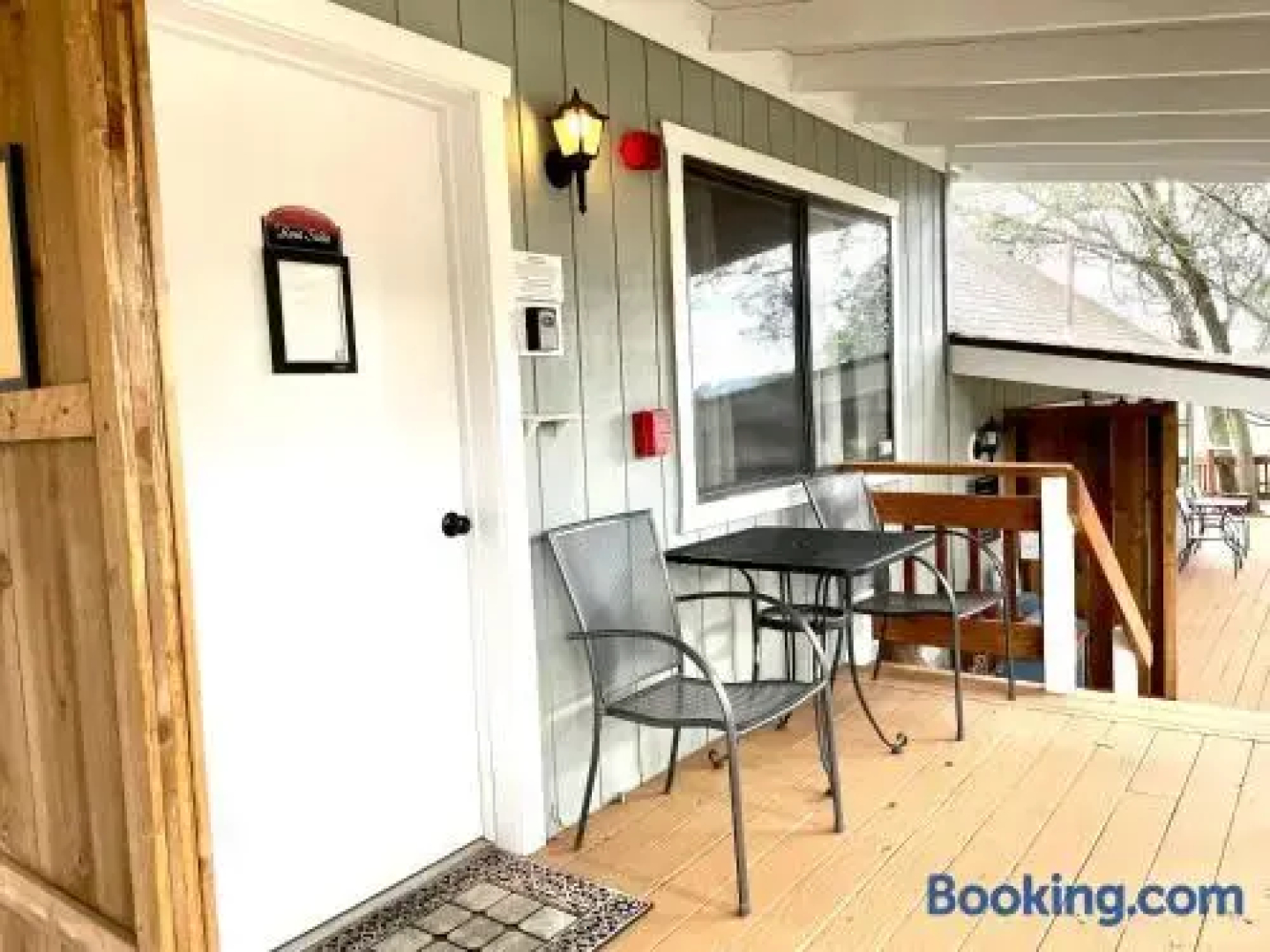 Sierra Mountain Lodge