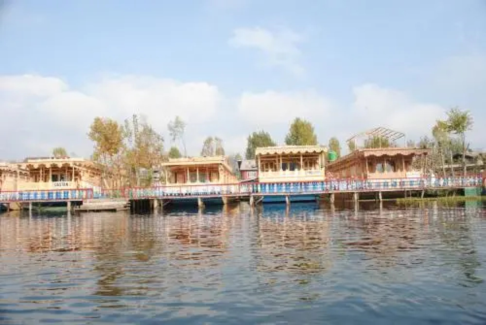 Kings Rose Houseboat