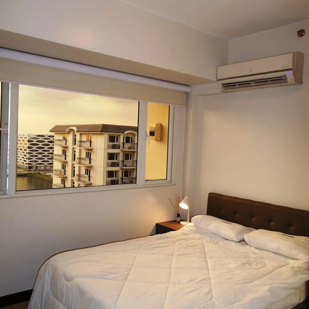 SoleMare Parksuites-April