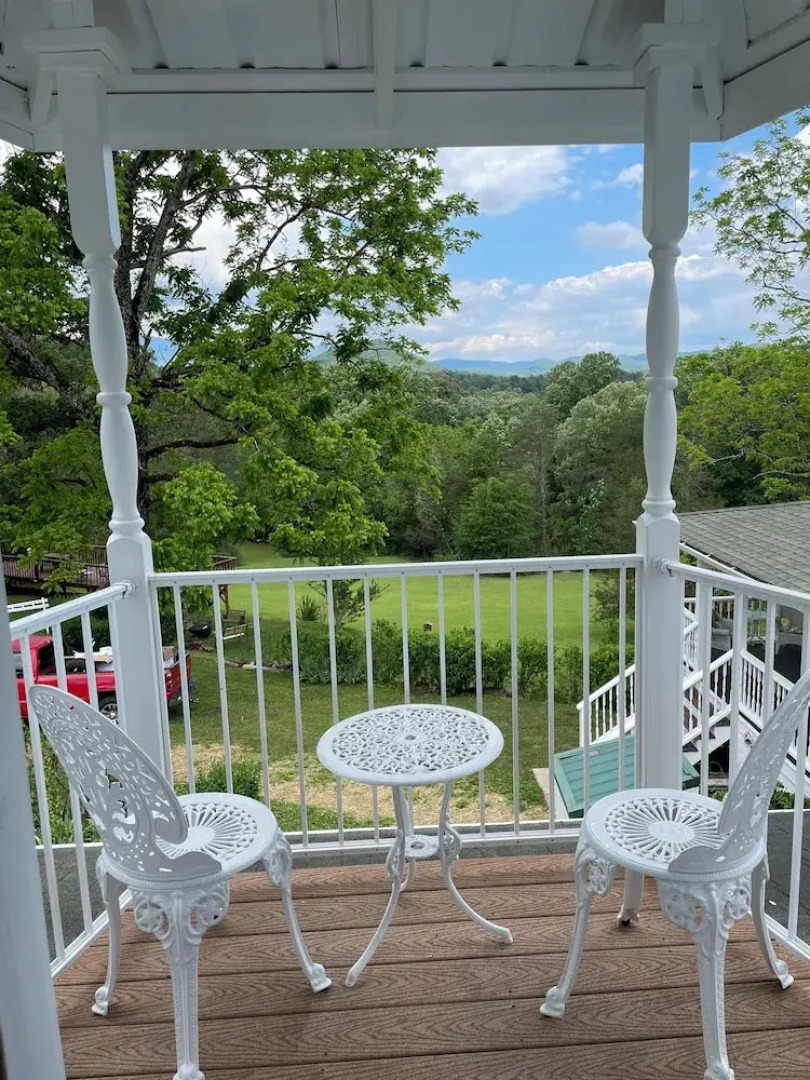 The Sautee Inn Bed & Breakfast