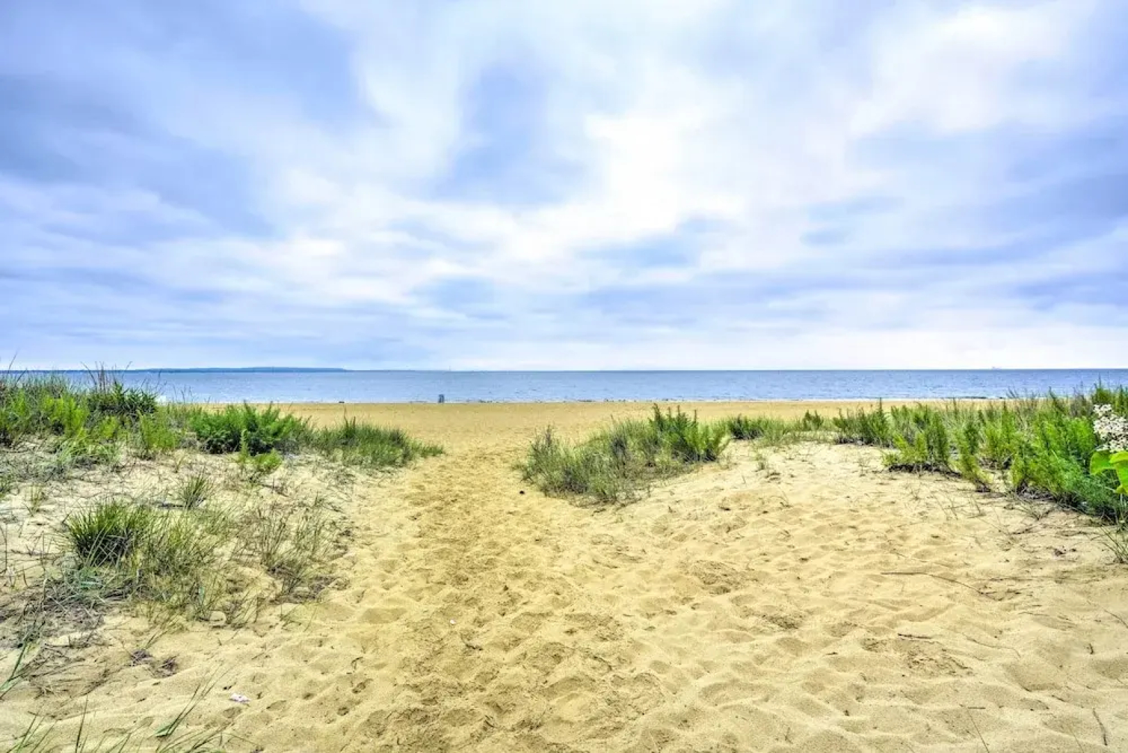 Family-friendly Keansburg Home: Walk to Beach!