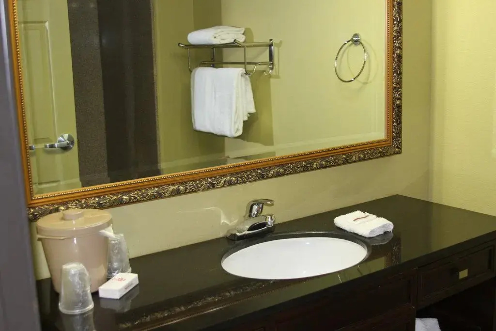 Red Roof Inn & Suites Detroit - Melvindale/Dearborn