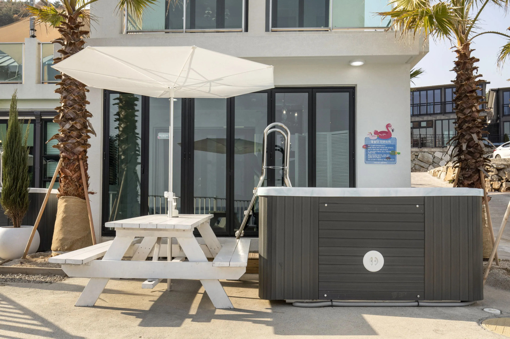 Lim Sea Side Poolvilla Pension