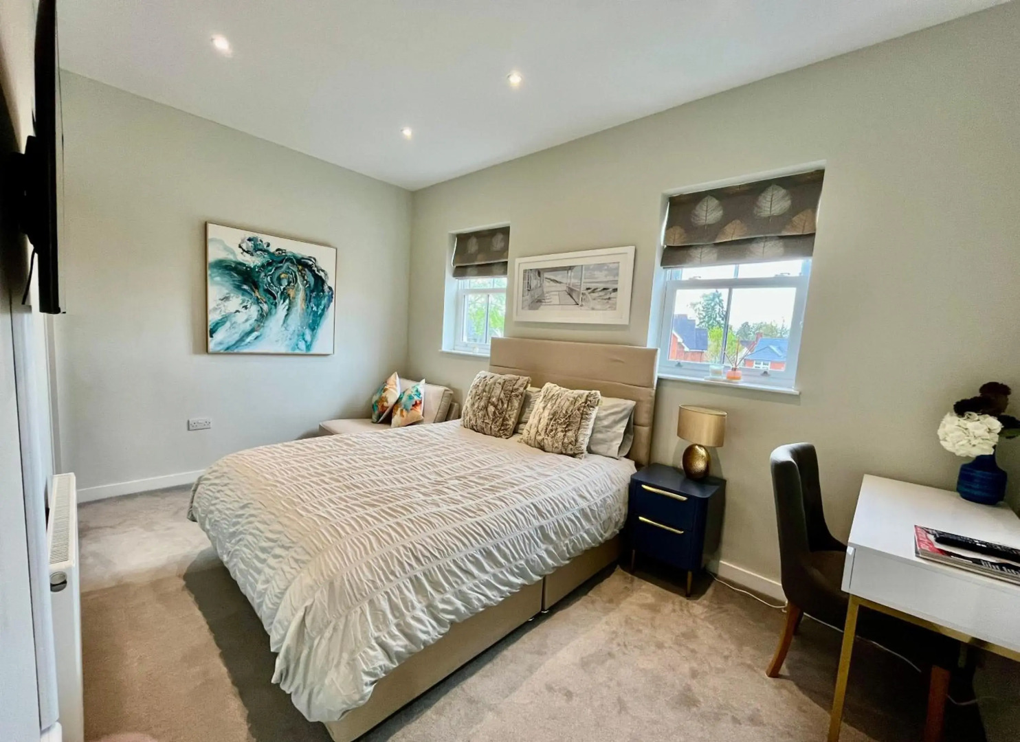 PRIVATE GATED BRAND NEW, FULLY RENOVATED HOUSE 3 BEDS SLEEPS FIVE Free PARKING