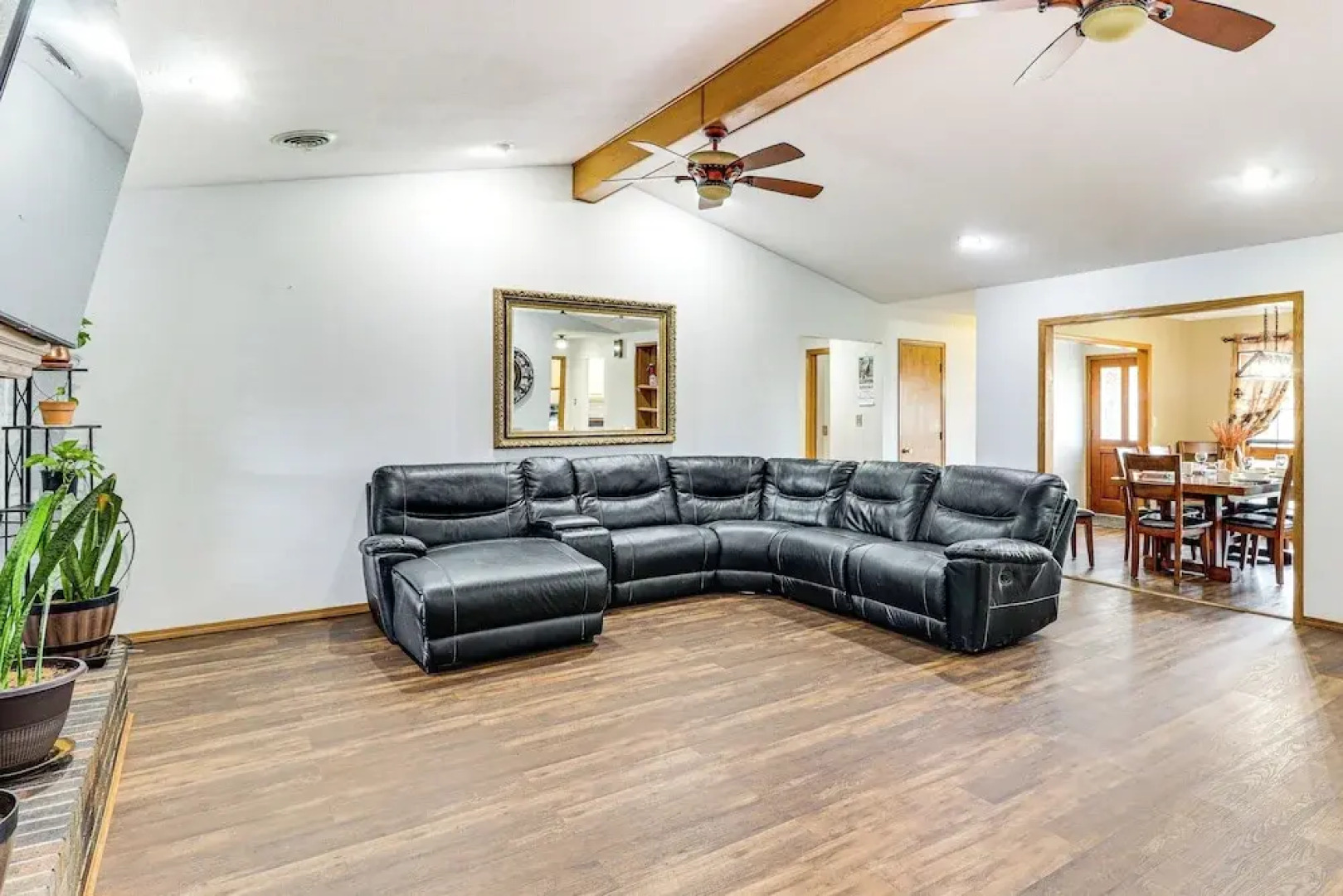 3 Mi to Downtown Roswell: Home w/ Patio + Yard