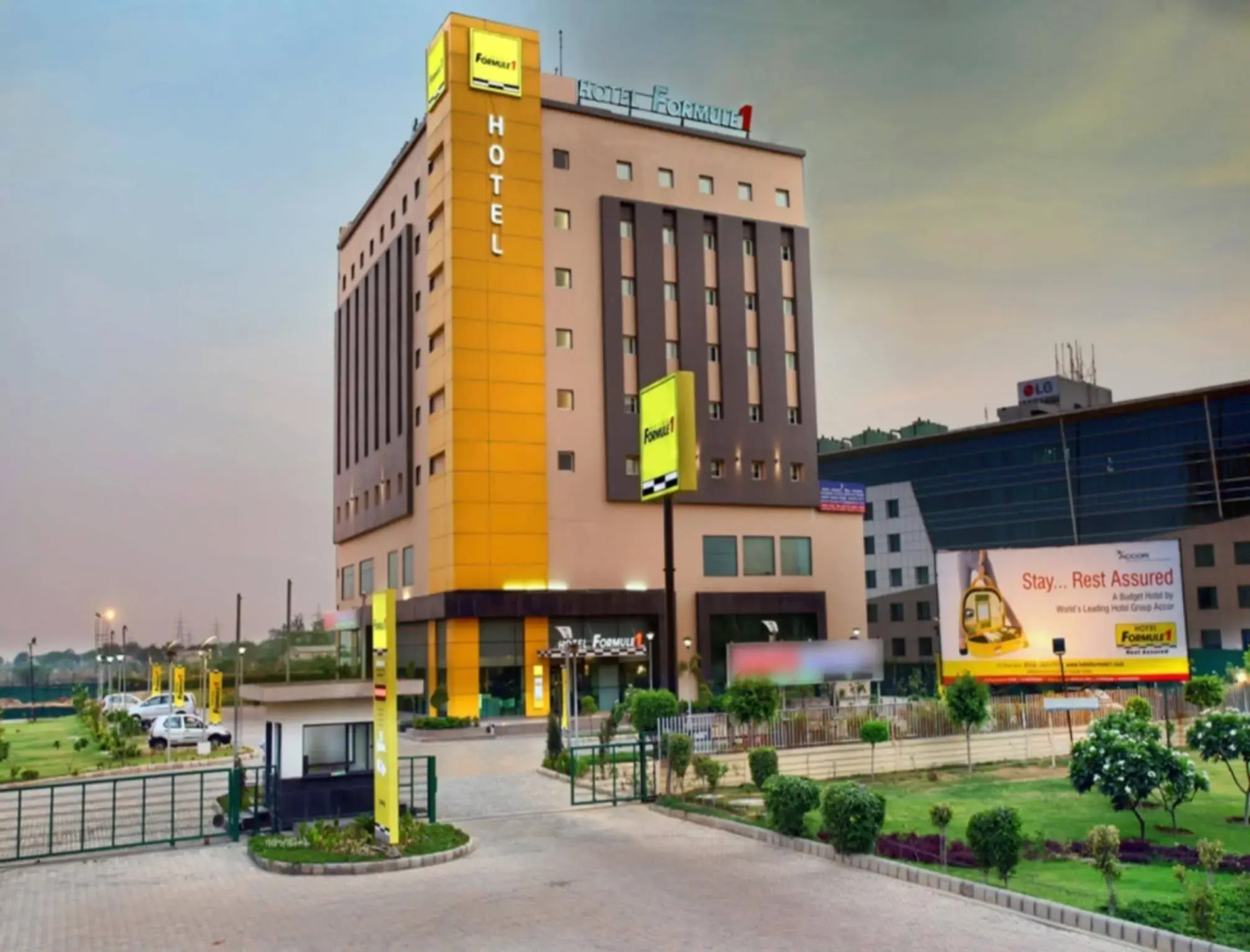 Hotel Caspia Pro Greater Noida