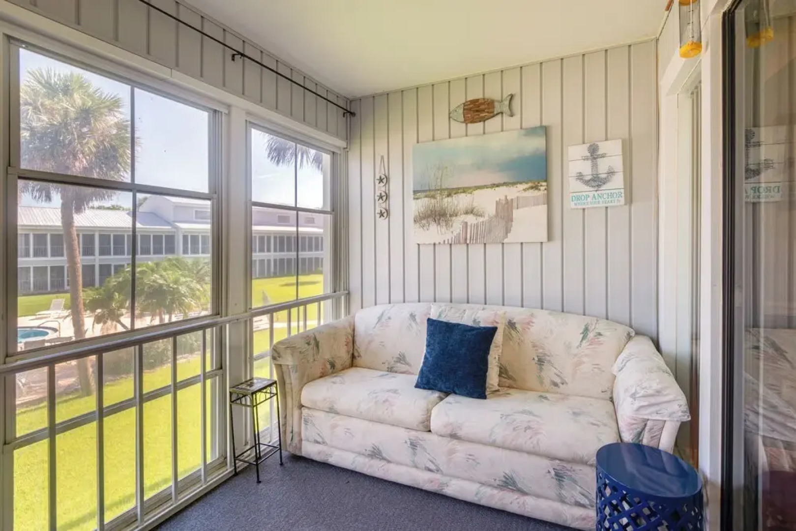 Pool Access & Lanai: Riverfront Welaka Condo!