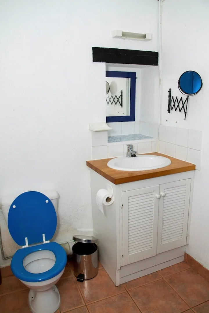 House With 2 Bedrooms in Froidfond, With Pool Access and Furnished Ter