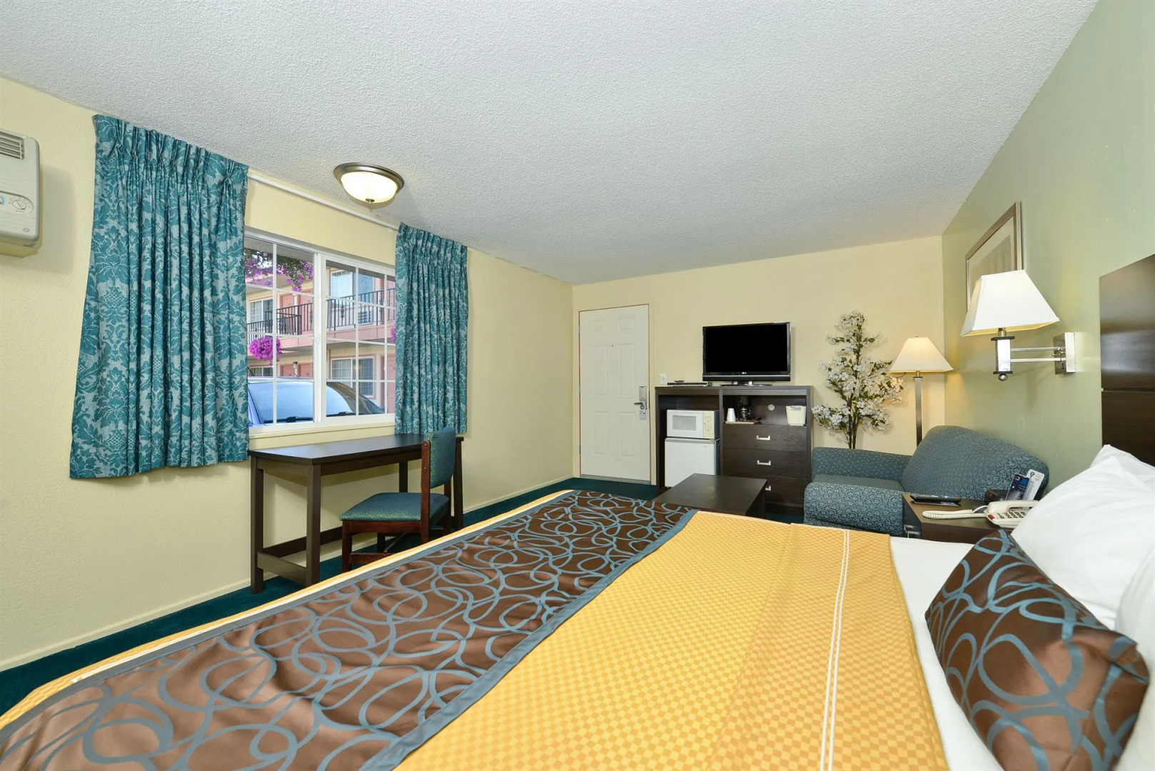 University Inn & Suites