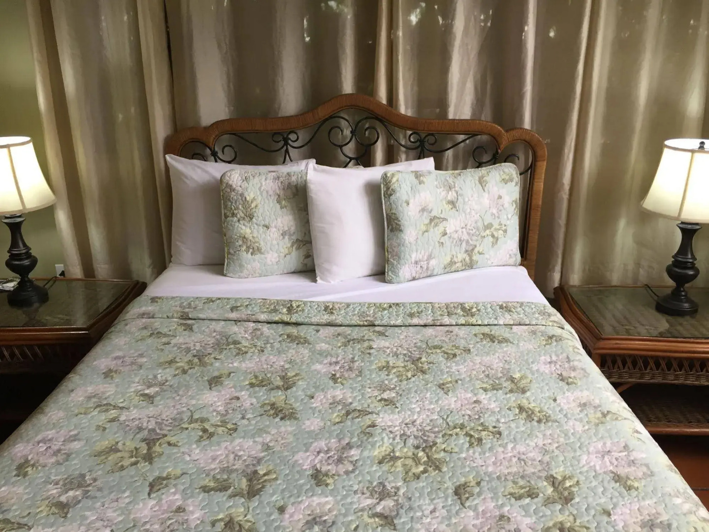 Tres Palmas Inn & Villas