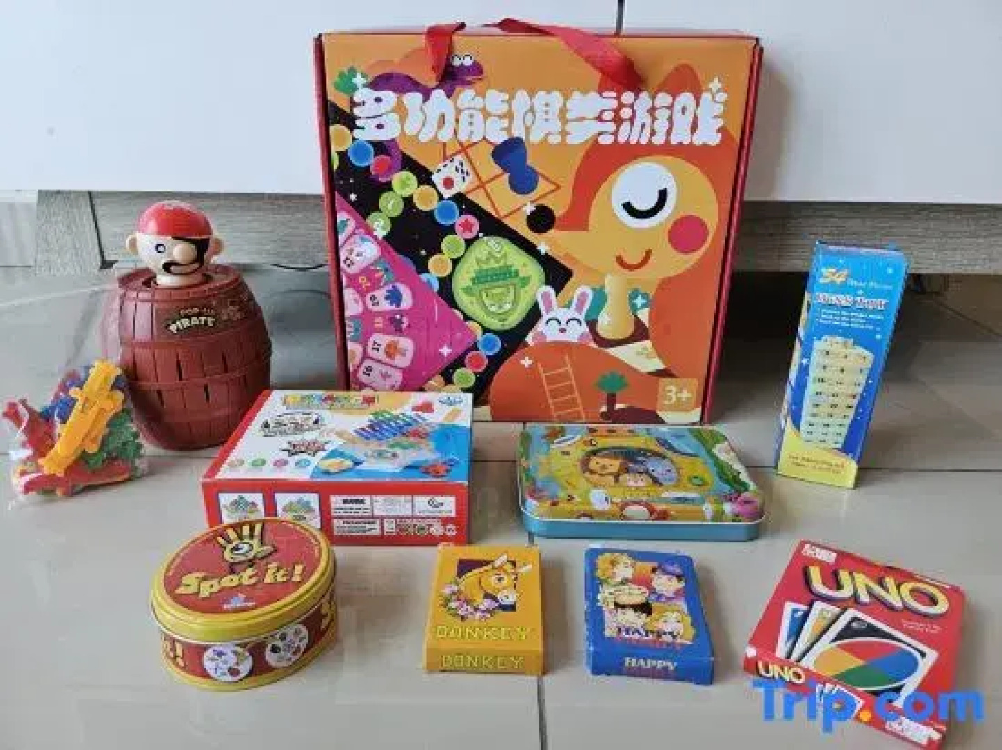 Minimalist studio @ Trefoil Setia Alam (linked bridge to SCCC/SCM) for 2-4pax