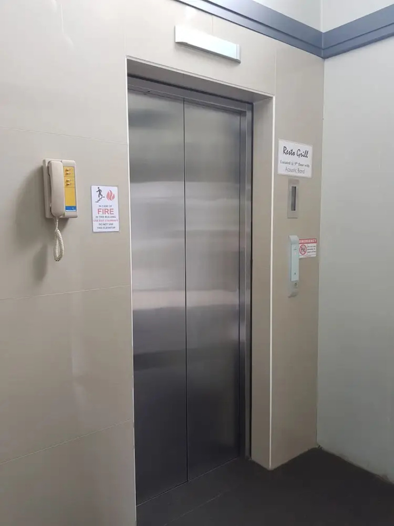 La Jenns Hotel and Resto Grill