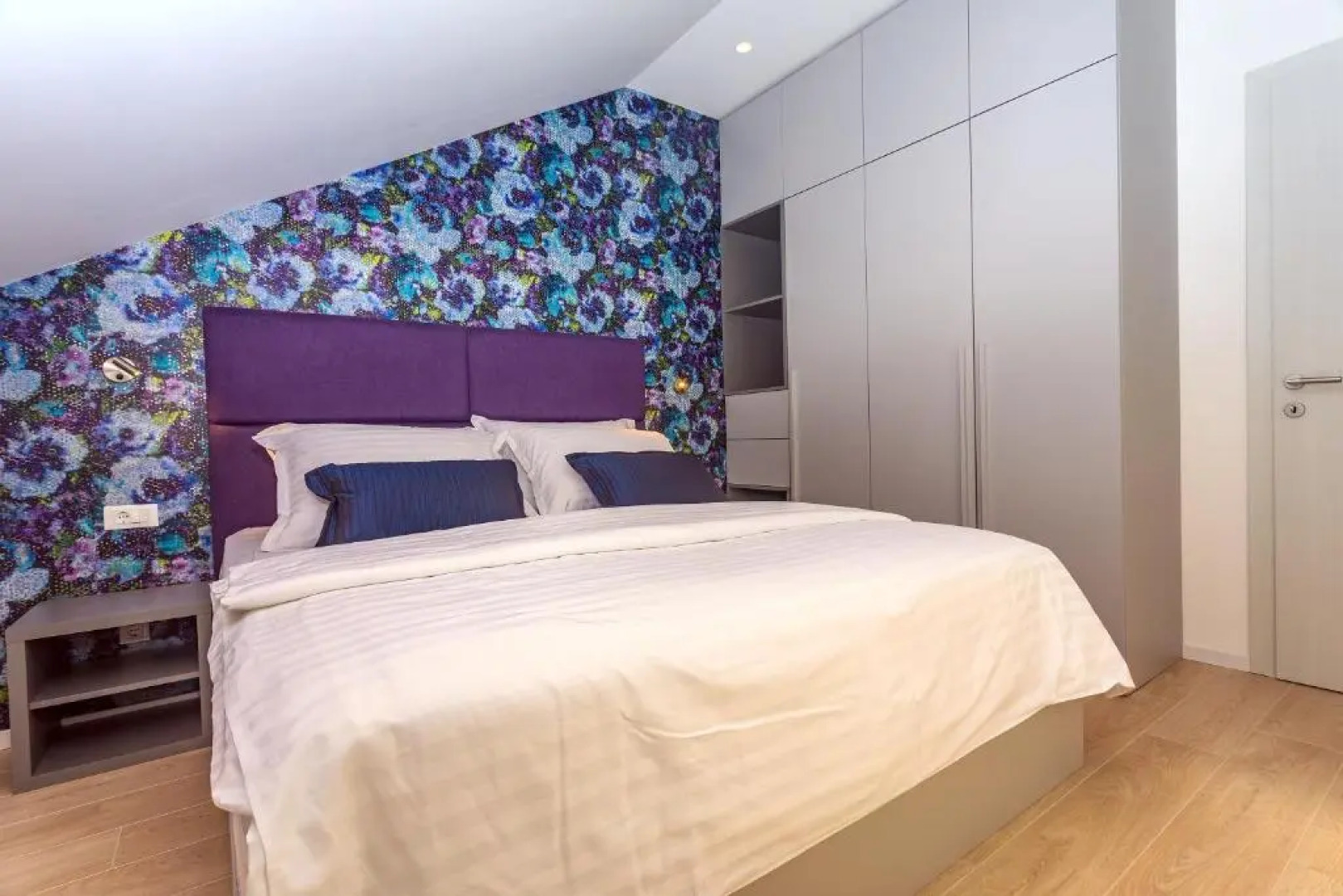 Villa Diva with 7 bedrooms, heated pool, sauna and fun zone, sea views