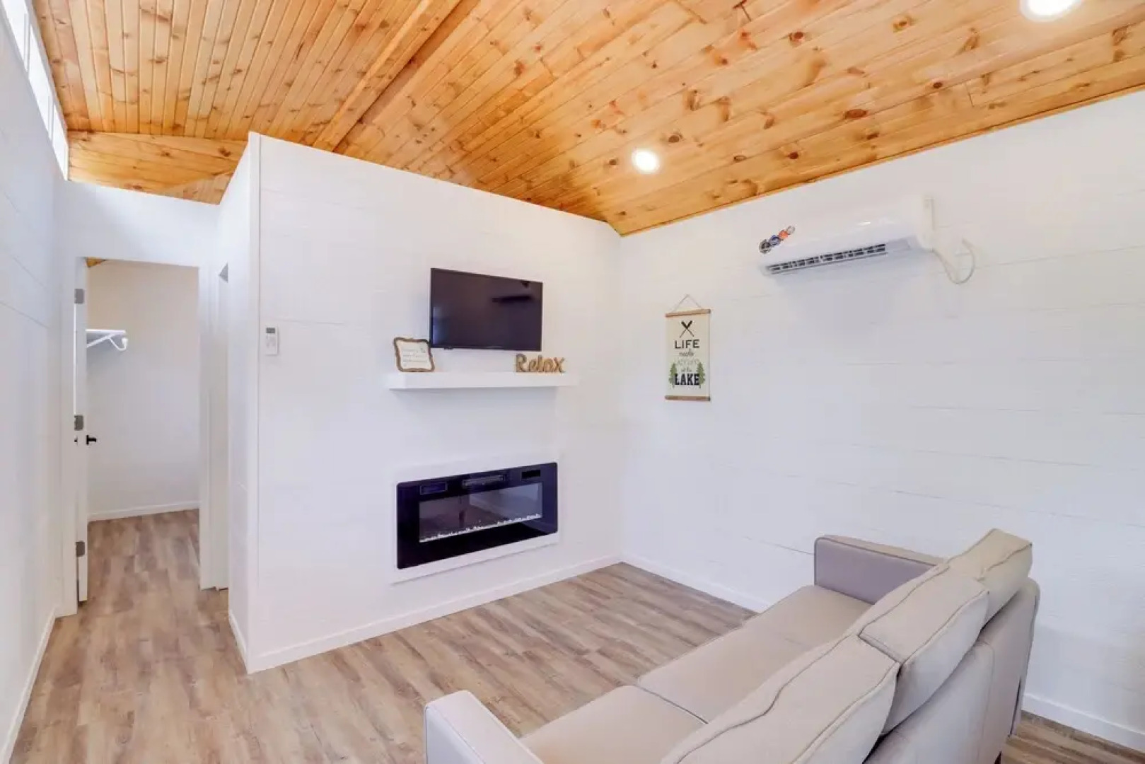 Steps to Greers Ferry Lake: Tumbling Shoals Cabin!