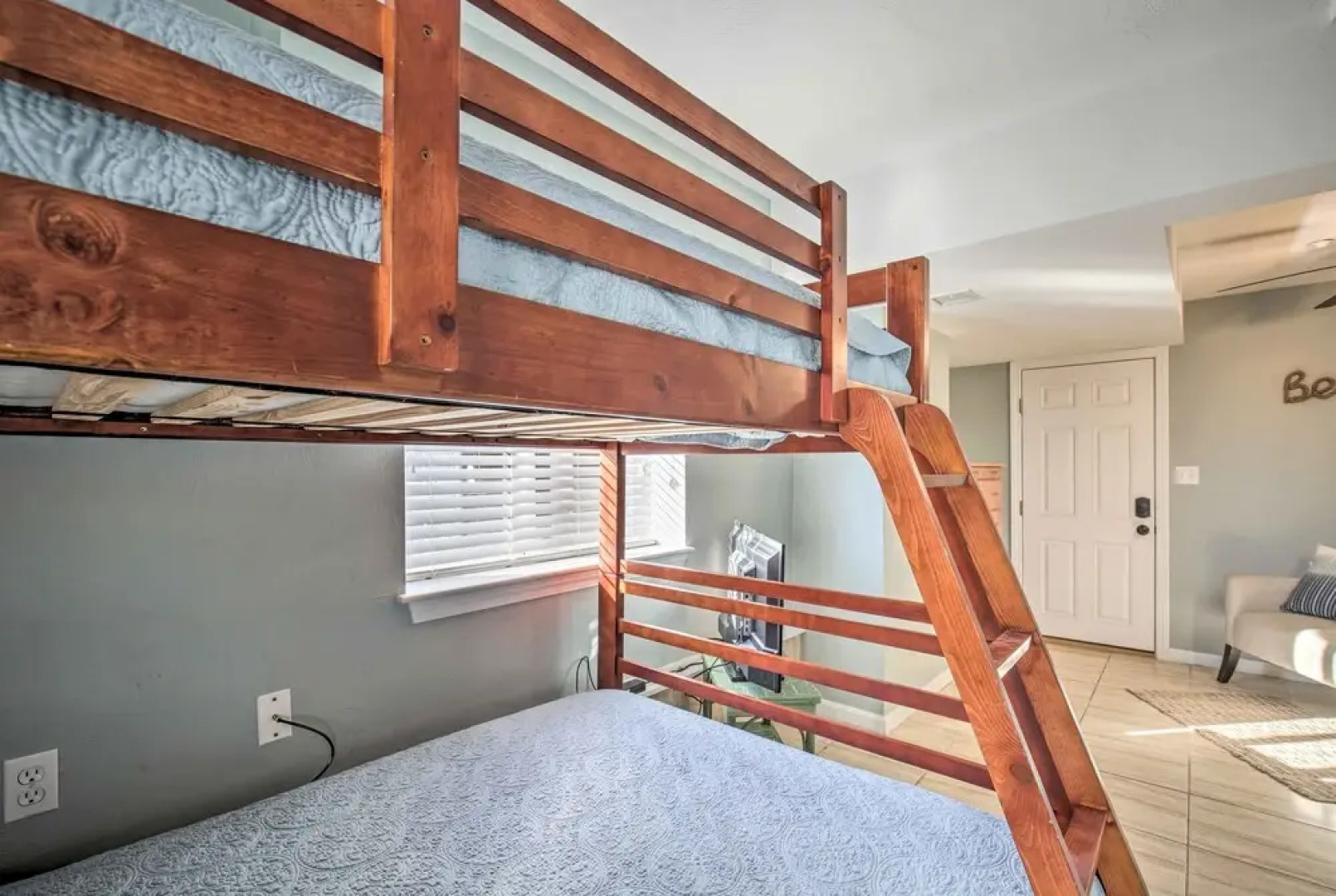 York Beachfront Condo - Steps to Long Sands!