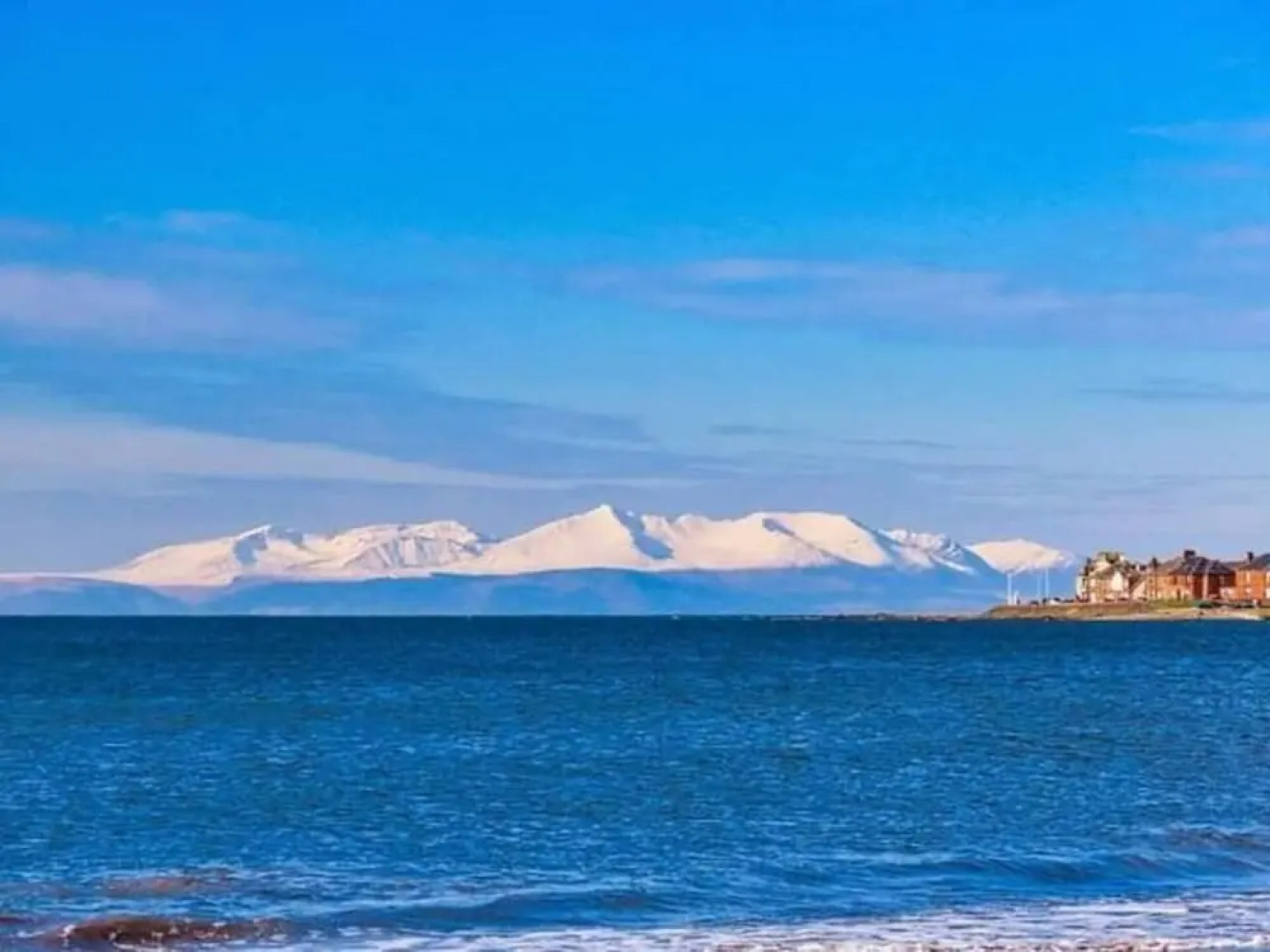 Marina View, Lovely Upper 3 Bedroom Apartment