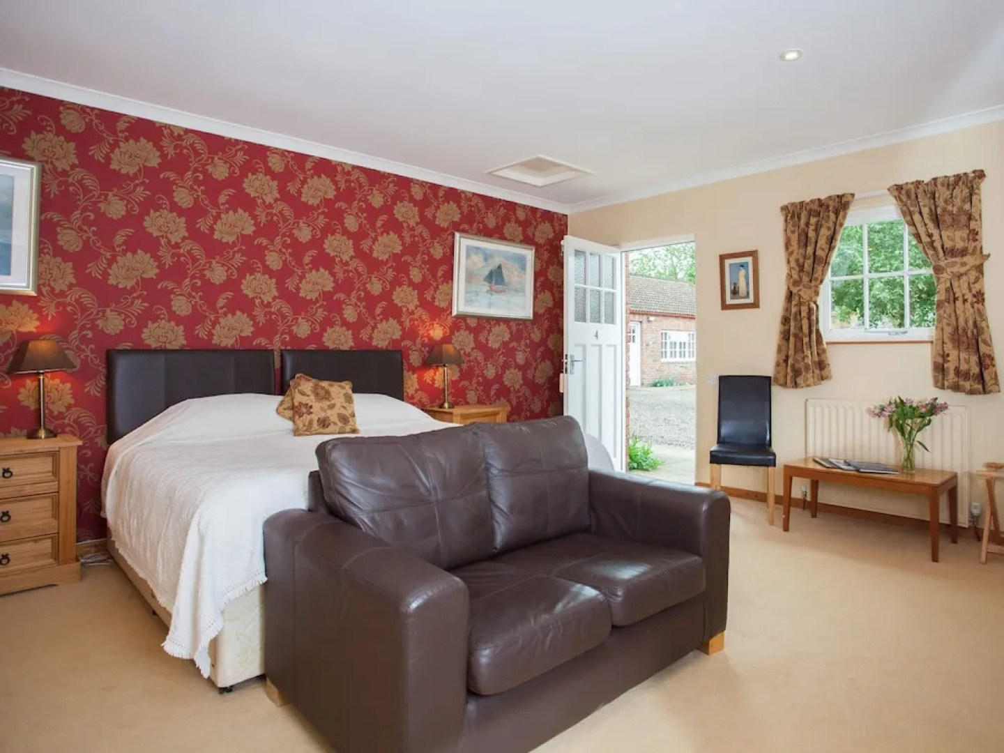 The Coach House - Guest House