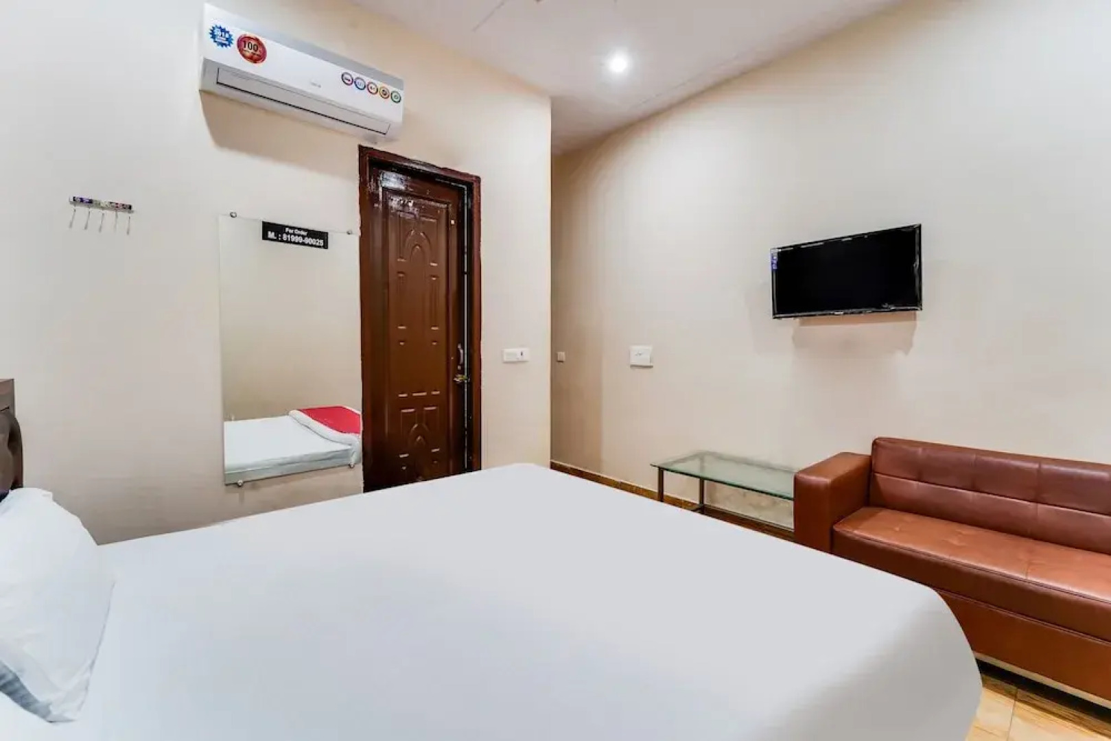 SPOT ON 61934 D Night Hotel