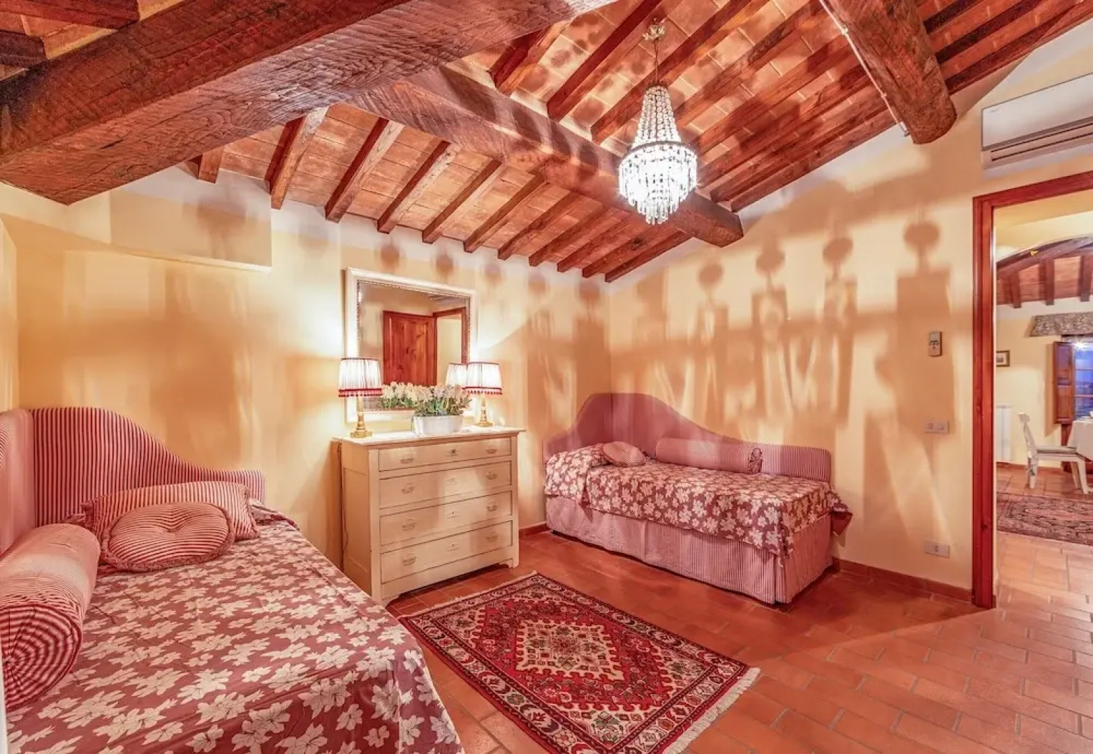 Dante With Whirlpool Sauna and Pool