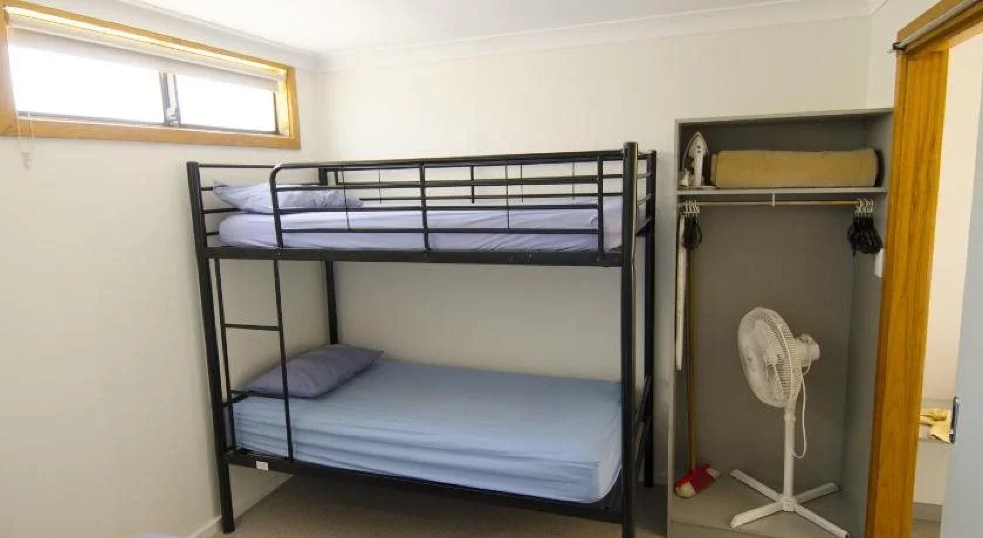 Lakeside Tourist Park