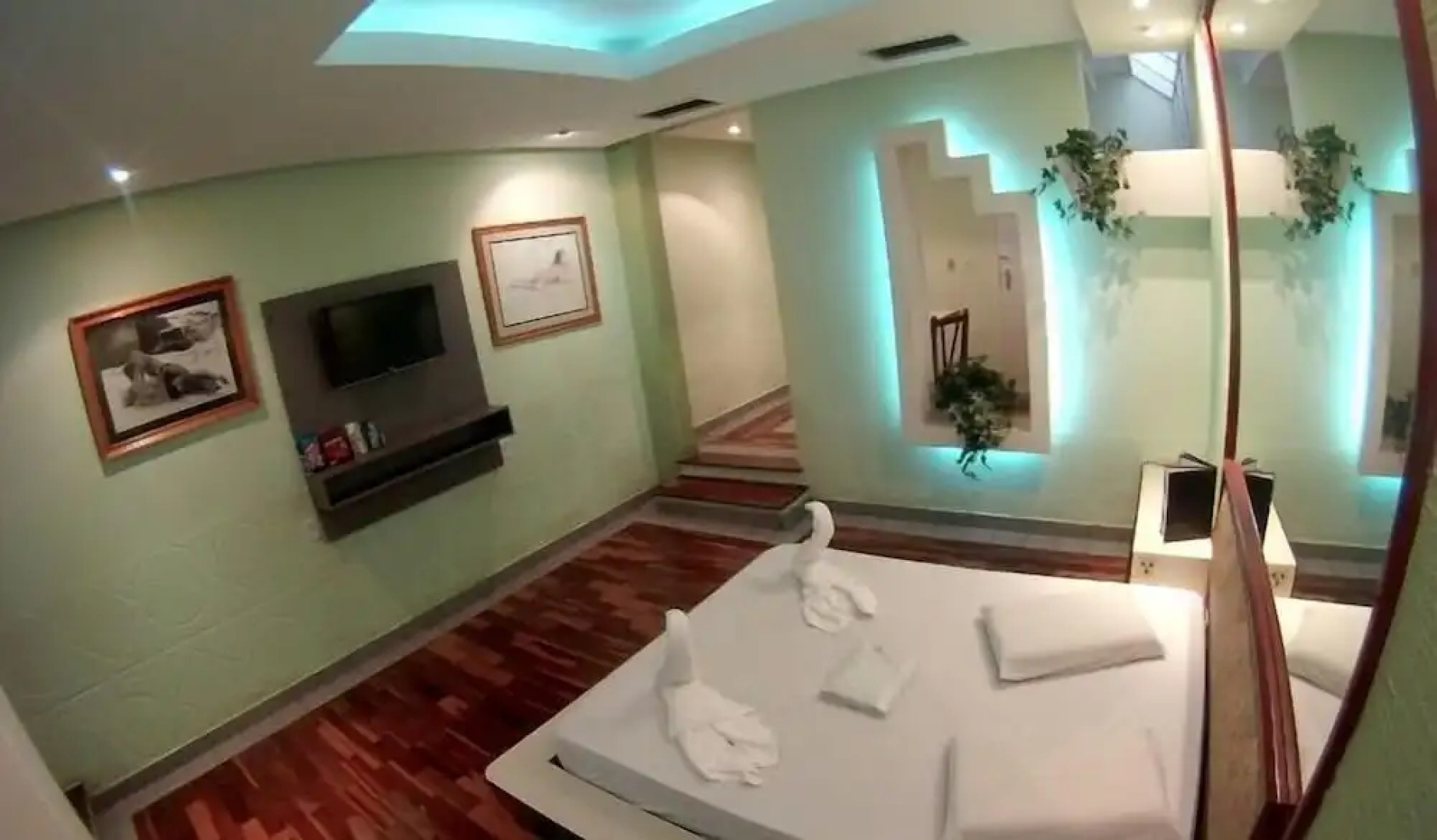 Flamboyant Motel - Adults Only
