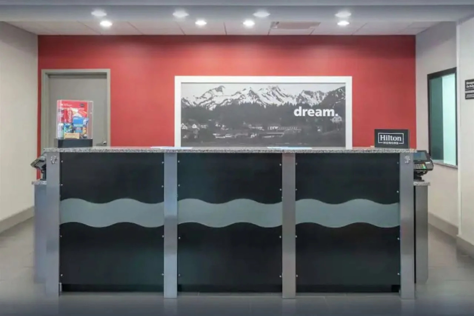 Hampton Inn & Suites Roanoke Airport