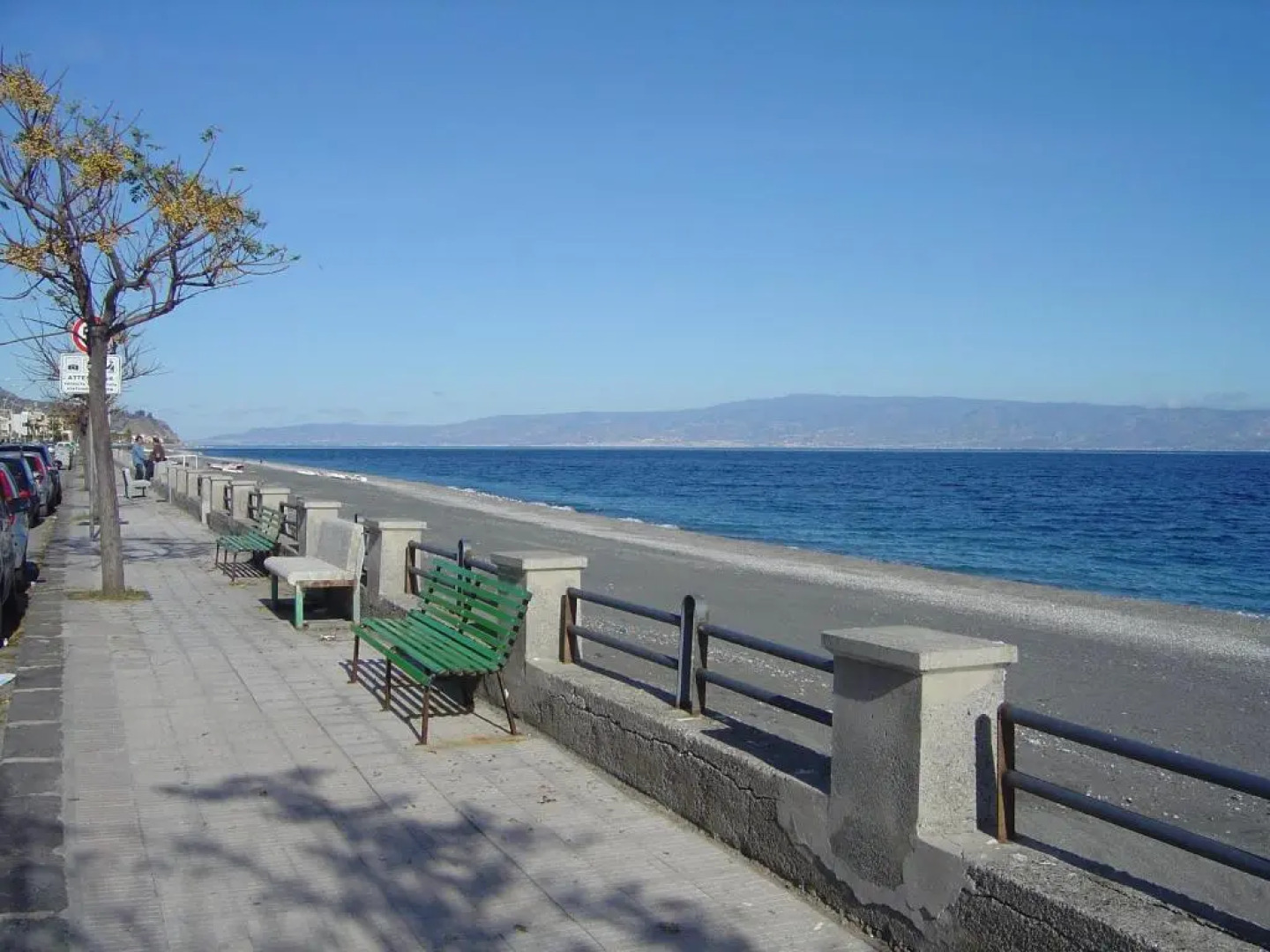 Mirone Apartment FRONTE MARE beachfront house