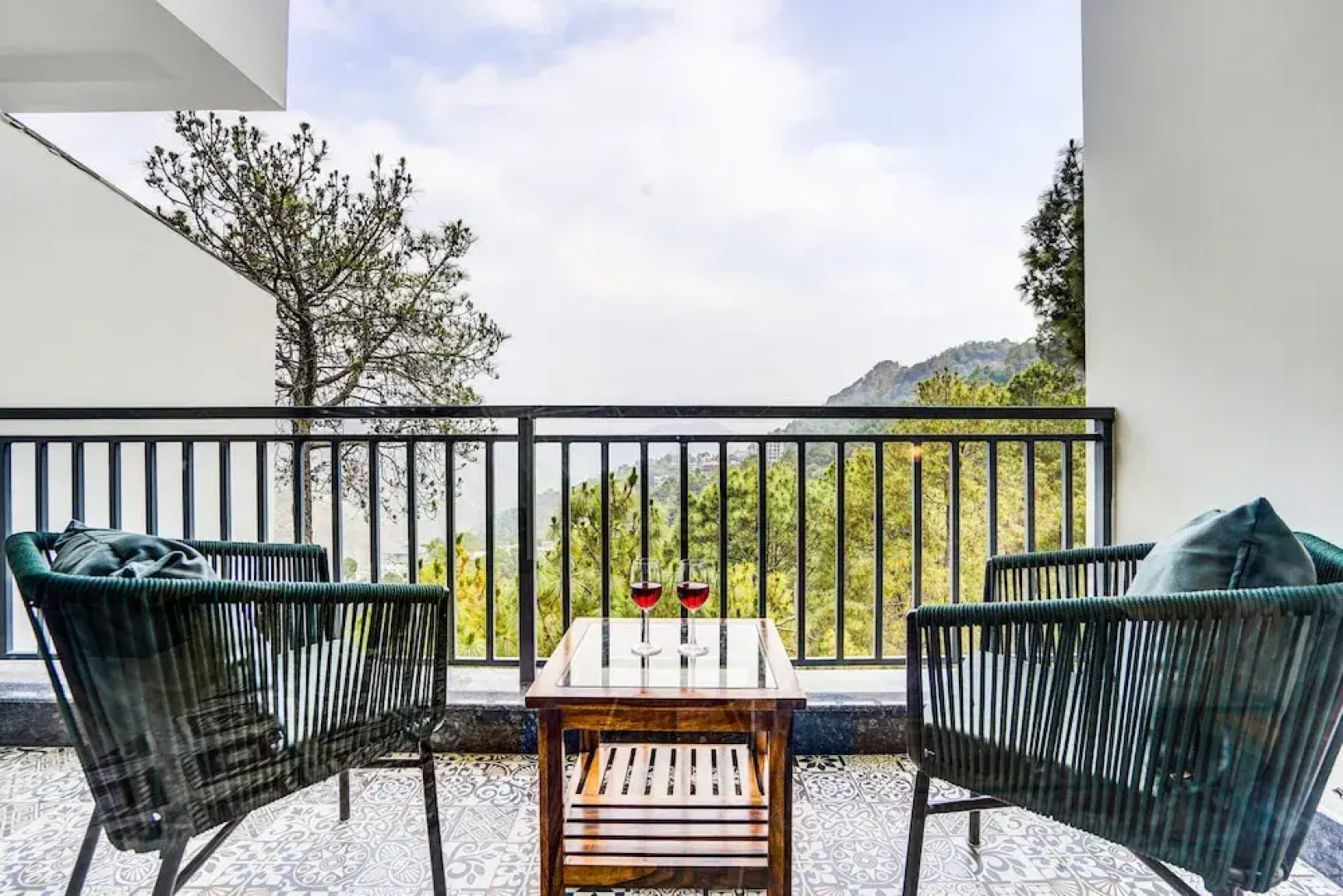 Alaya Stays Serene Woods Hotel Near Mall Road