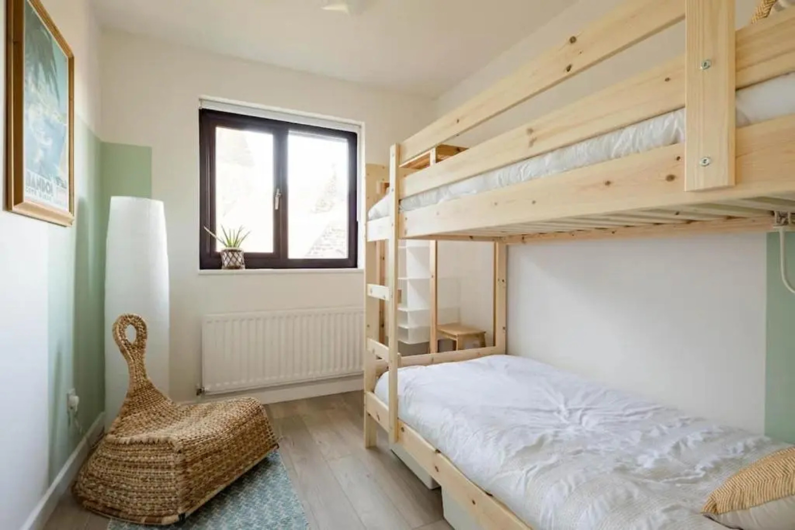 Stylish apartment with balcony, minutes from beach