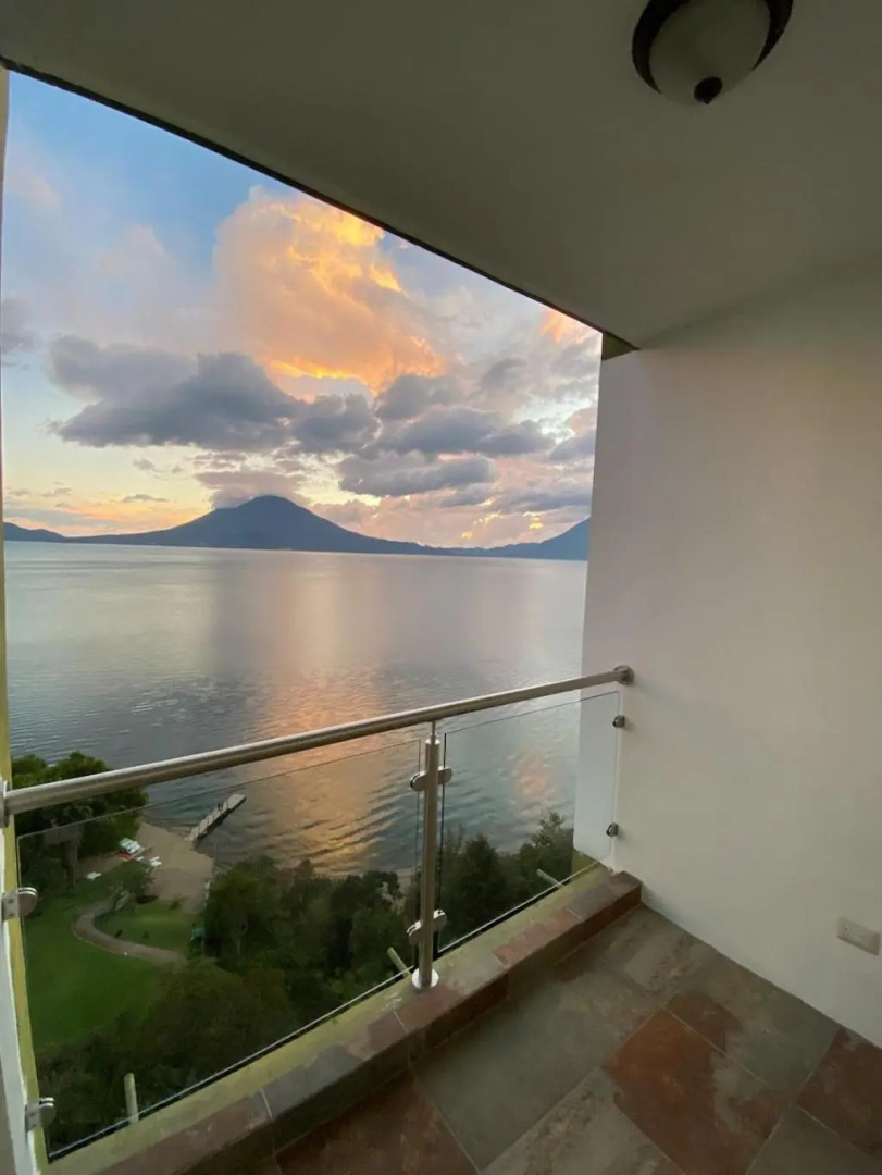 Torres de Atitlan 4 Bdrm-3 Bthrm Full Floor - for 10 people
