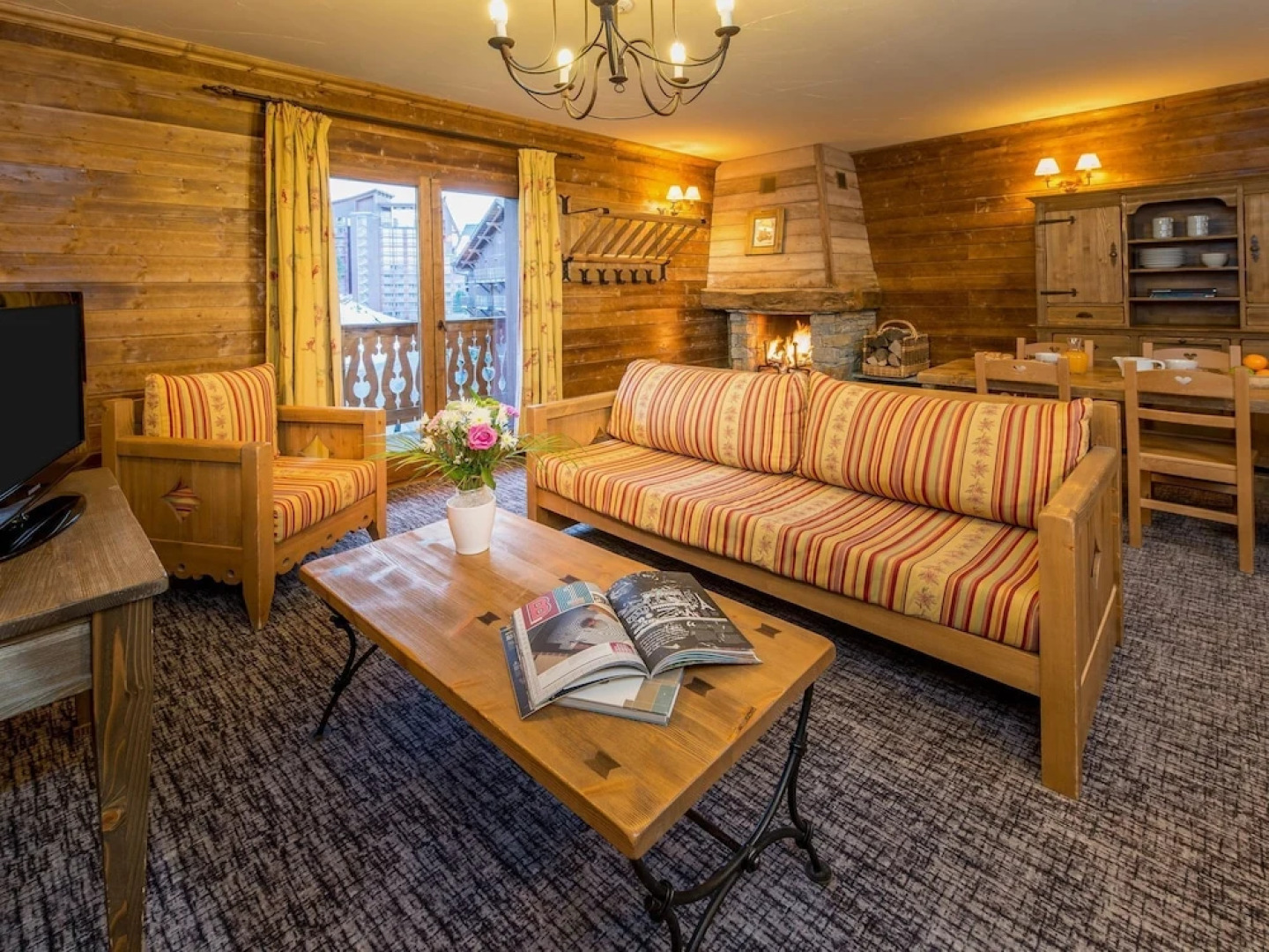 Cozy Rustic Apartment With a Fireplace and Wi-fi in Arc 2000