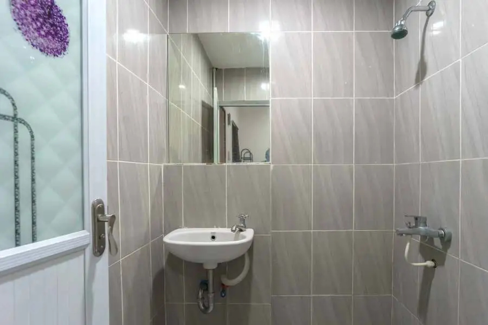 RedDoorz near Alun Alun Kota Serang