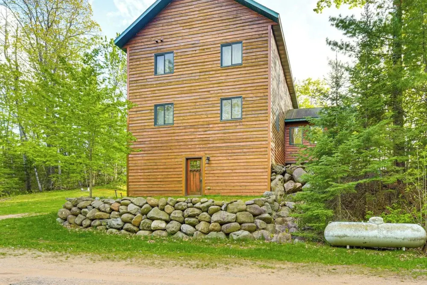 Paddle Ready: Hayward Lake View Retreat w/ BBQ