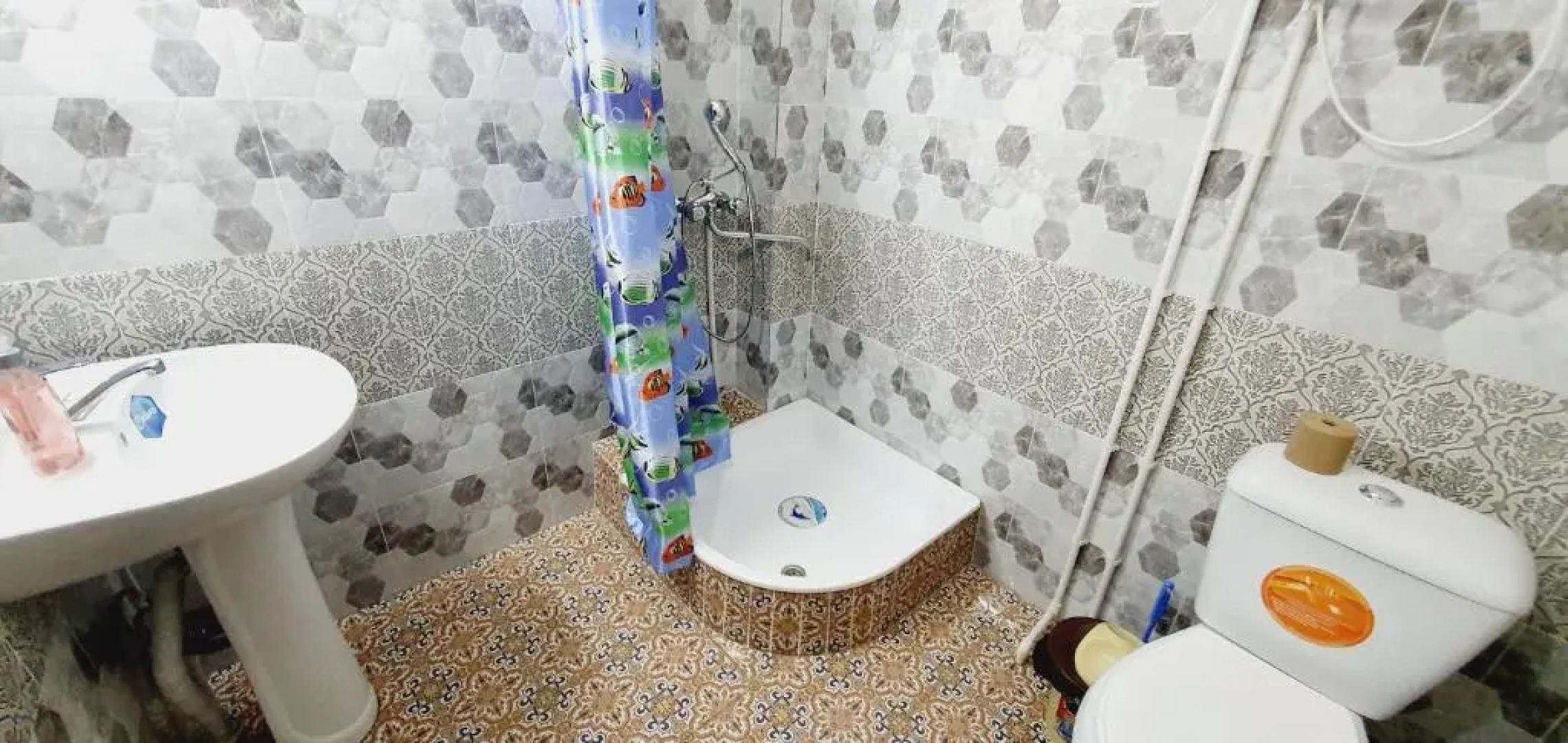 Guest House Ruslan Nurata & Tours