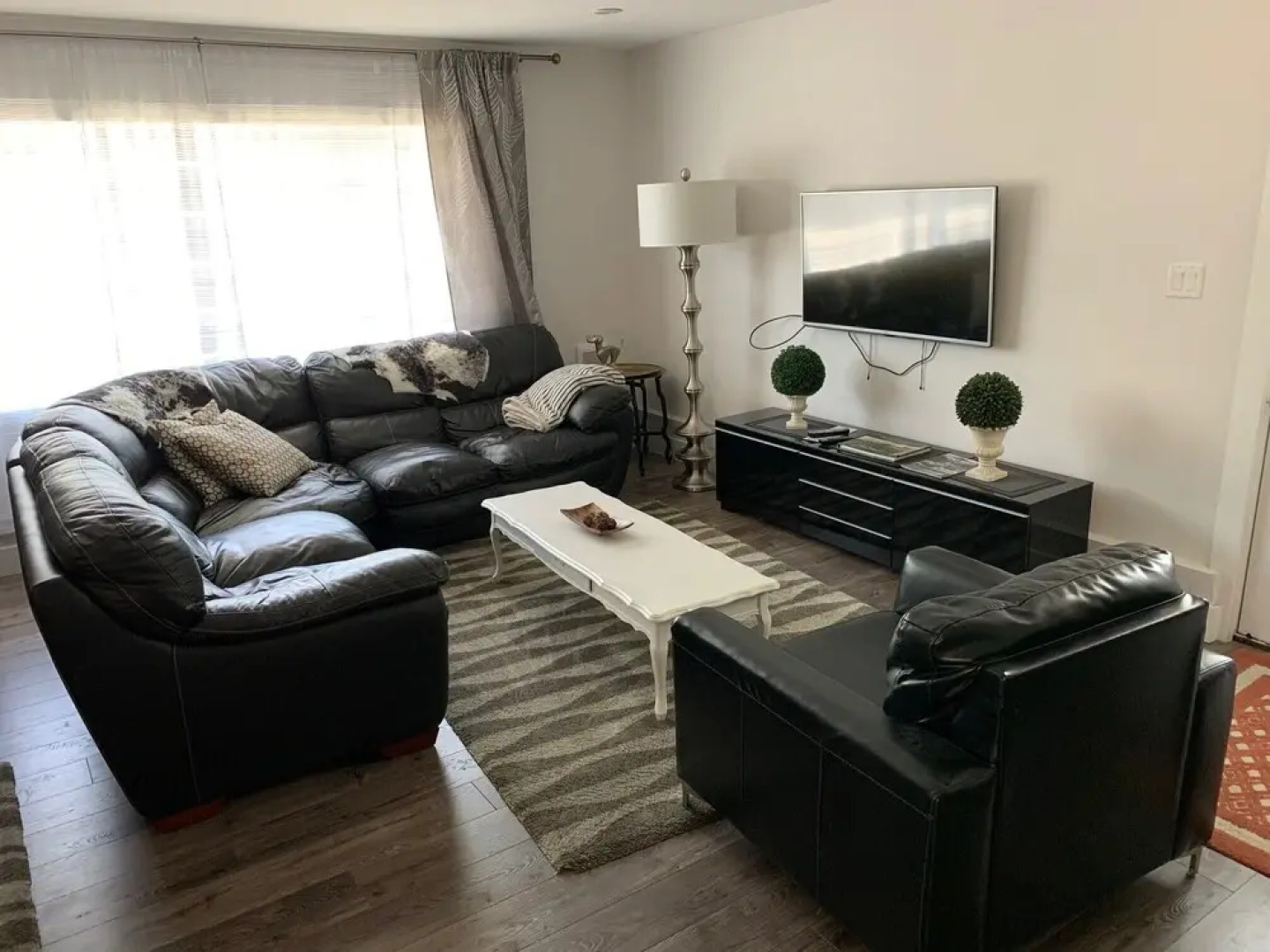 Black Rooster Guesthouse