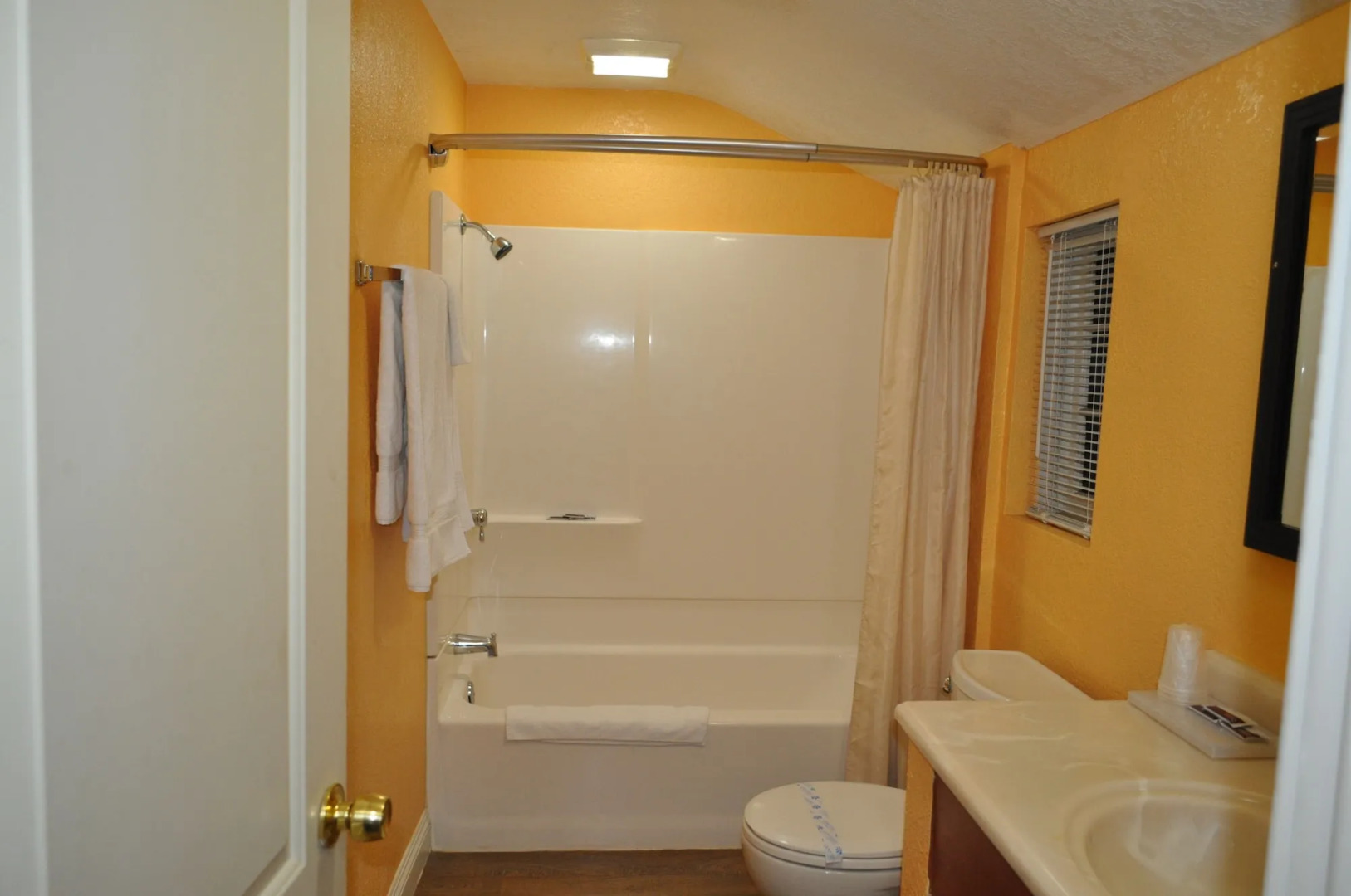 Santa Cruz Inn Riverside