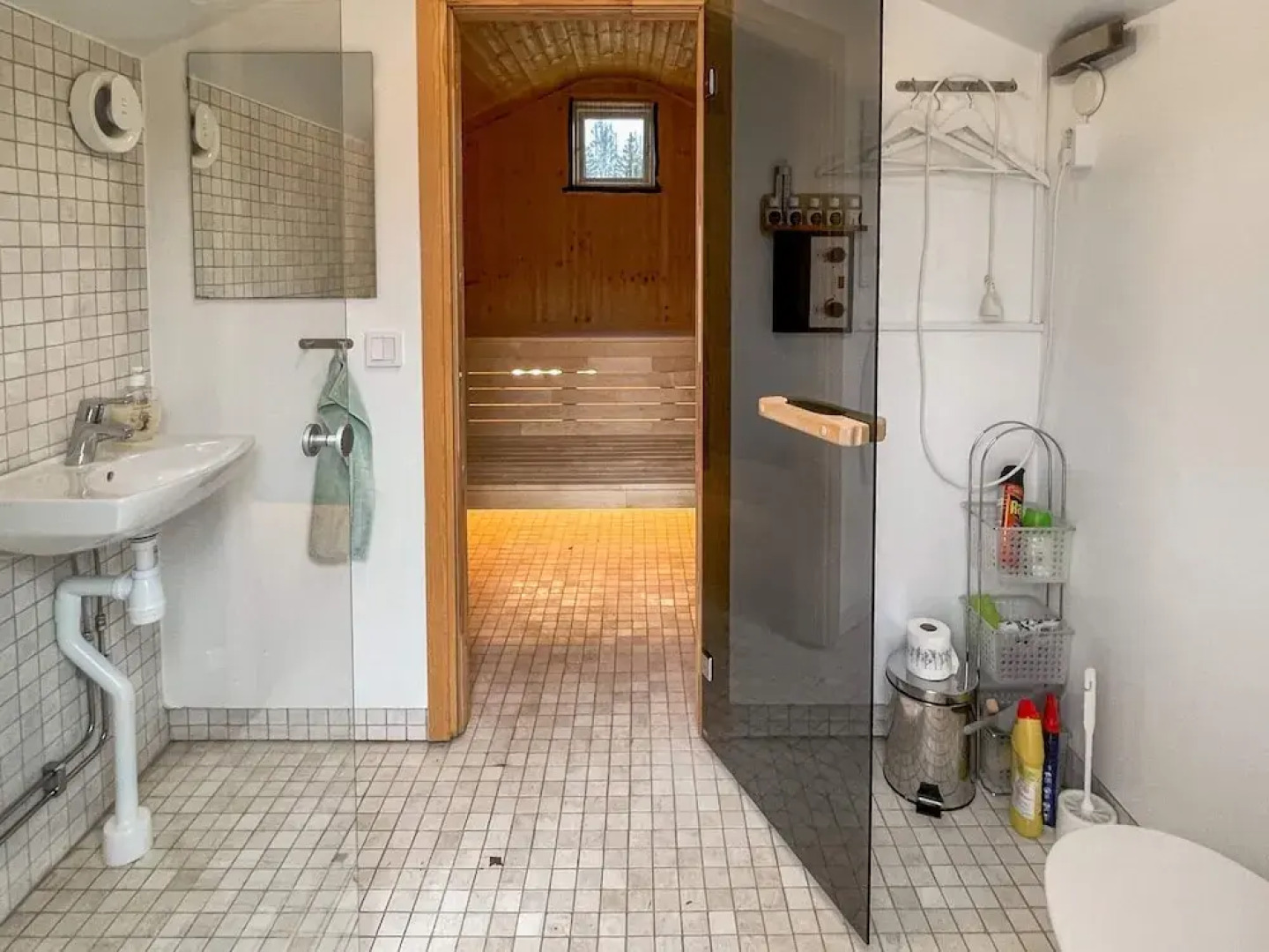 Serene Lakehouse With Rowing Boat