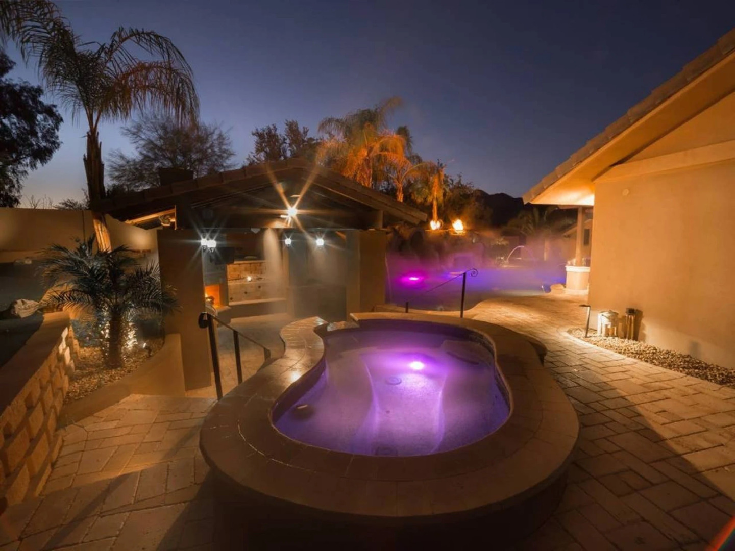 Your Oasis-Private Estate Resort 6Bdrm/5.5 Bath/Pool Misters