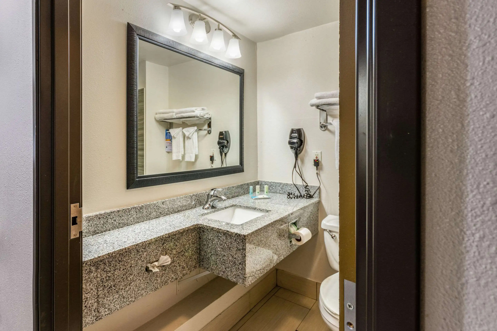 Quality Suites Tulsa I-44