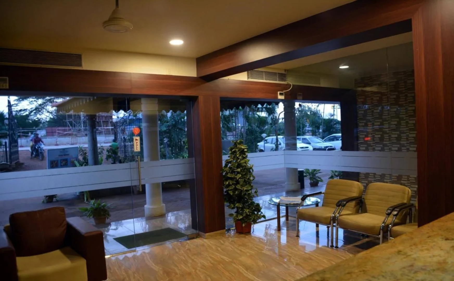 OYO 22528 Hotel Travel Inn