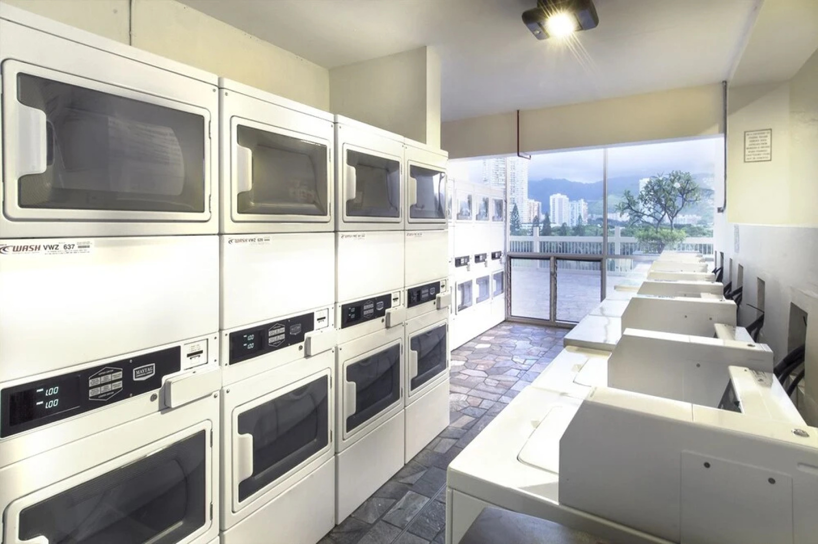 Island Colony 807 - Studio condo by RedAwning