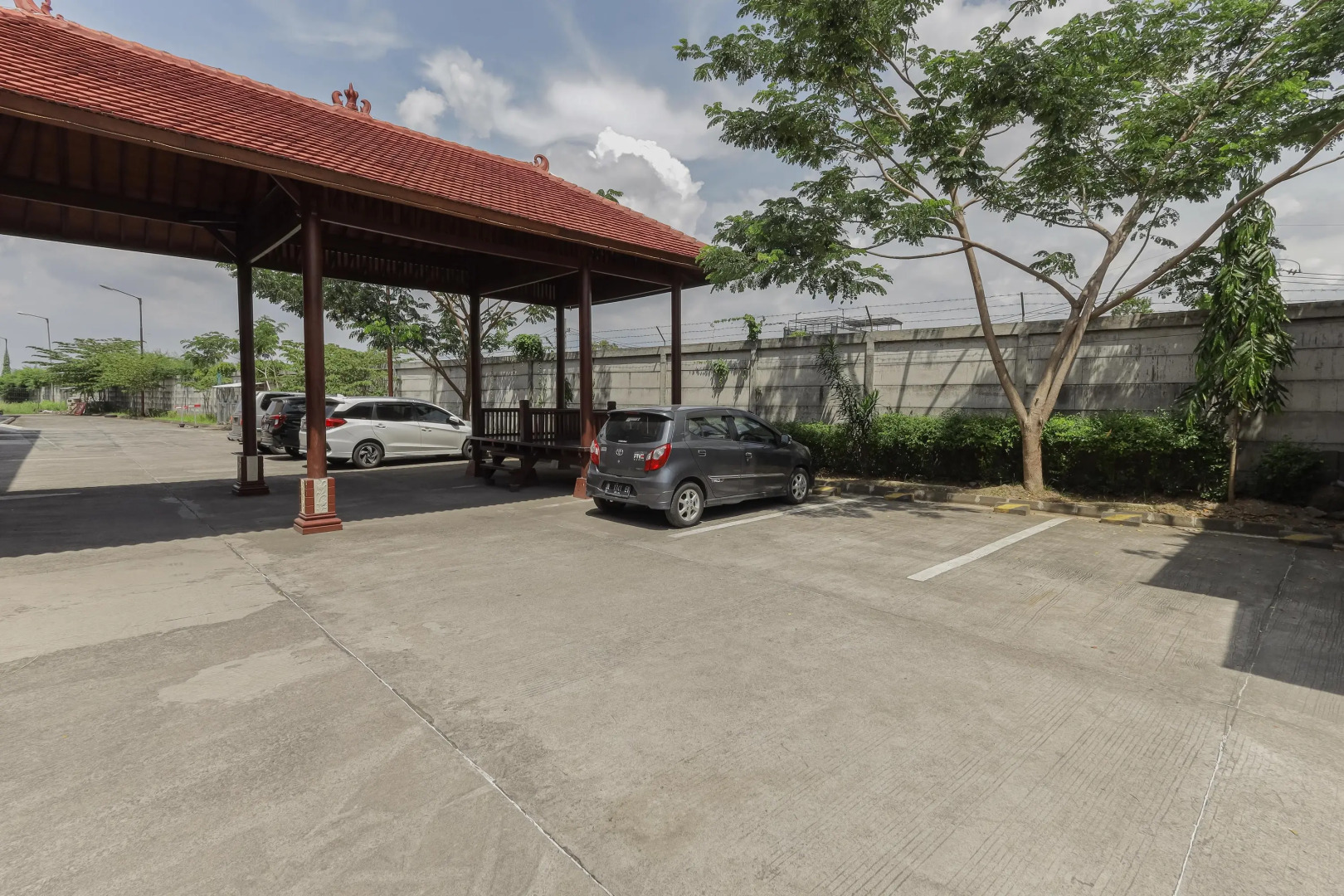 RedDoorz near Juanda Airport T1