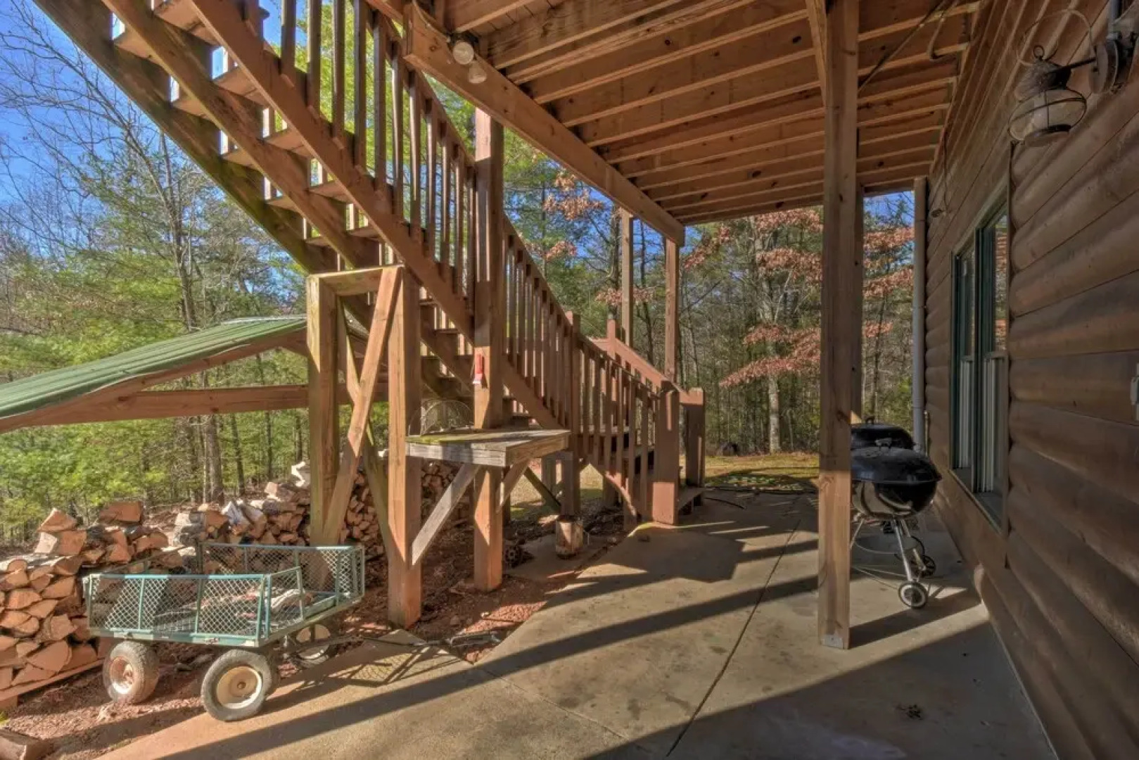 Rustic Cabin w/ Hot Tub: 2 Mi to Unicoi State Park