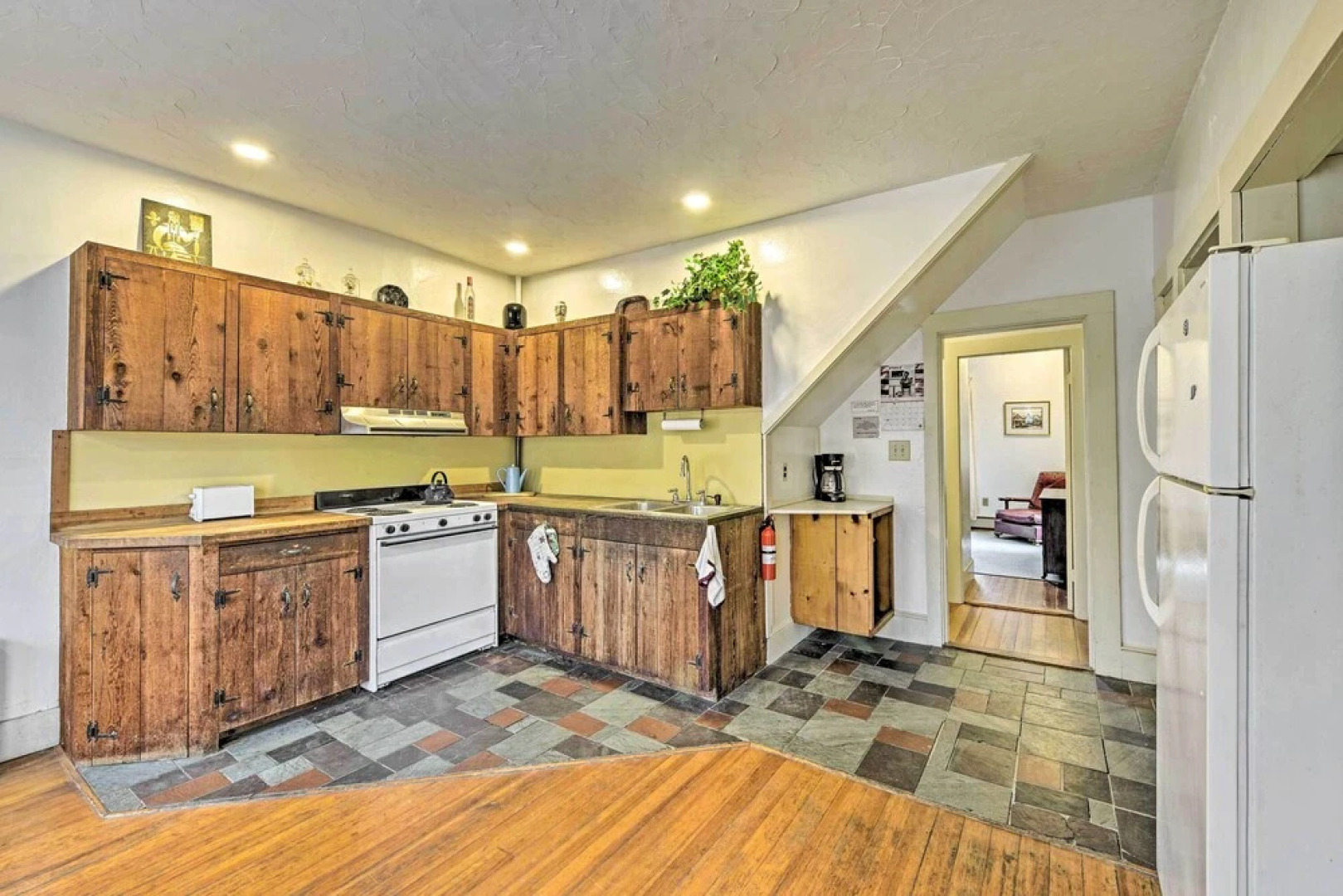 Apt on Vineyard Haven Near Nantucket Sound!